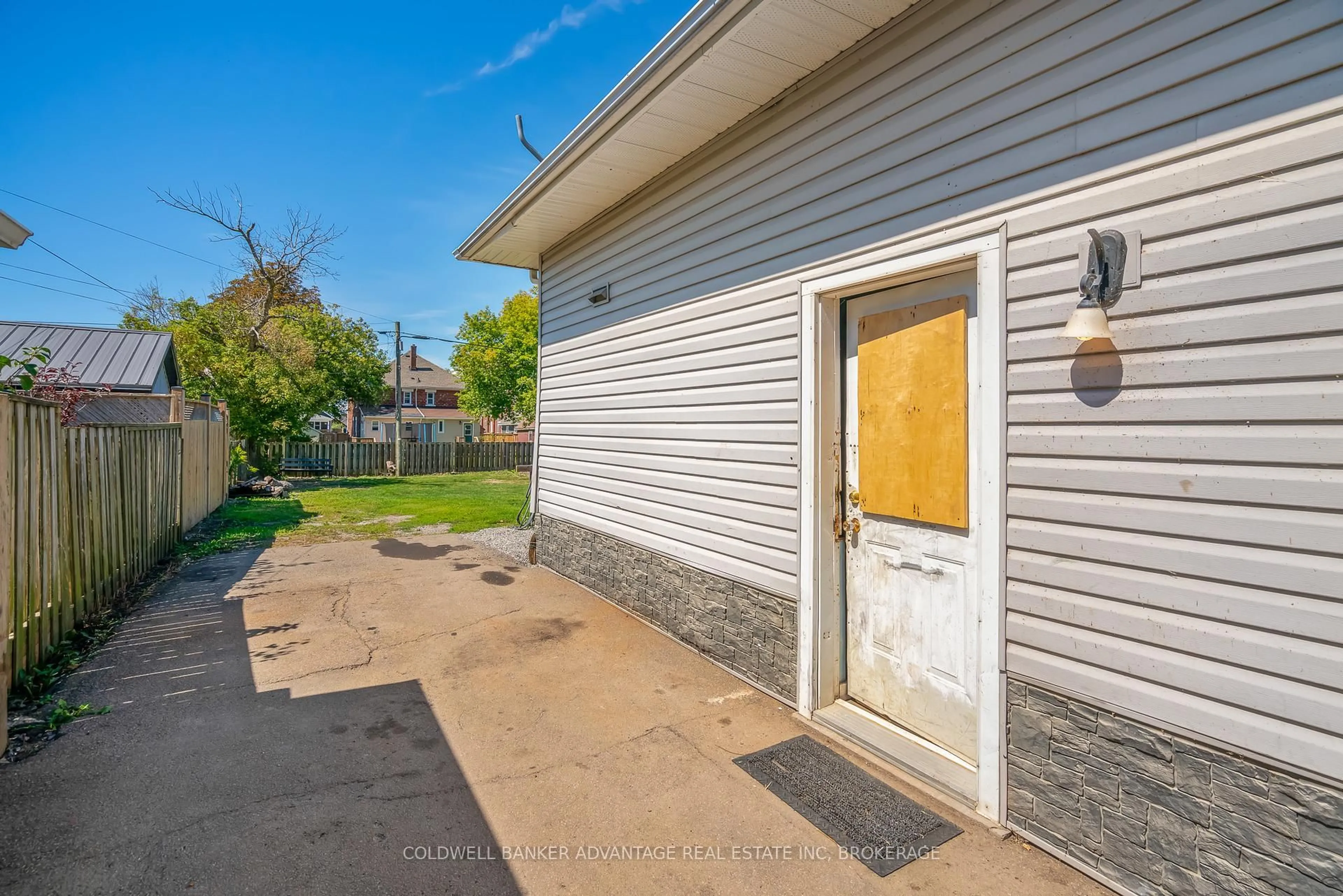 Unknown for 198 Davis St, Port Colborne Ontario L3K 1Z2