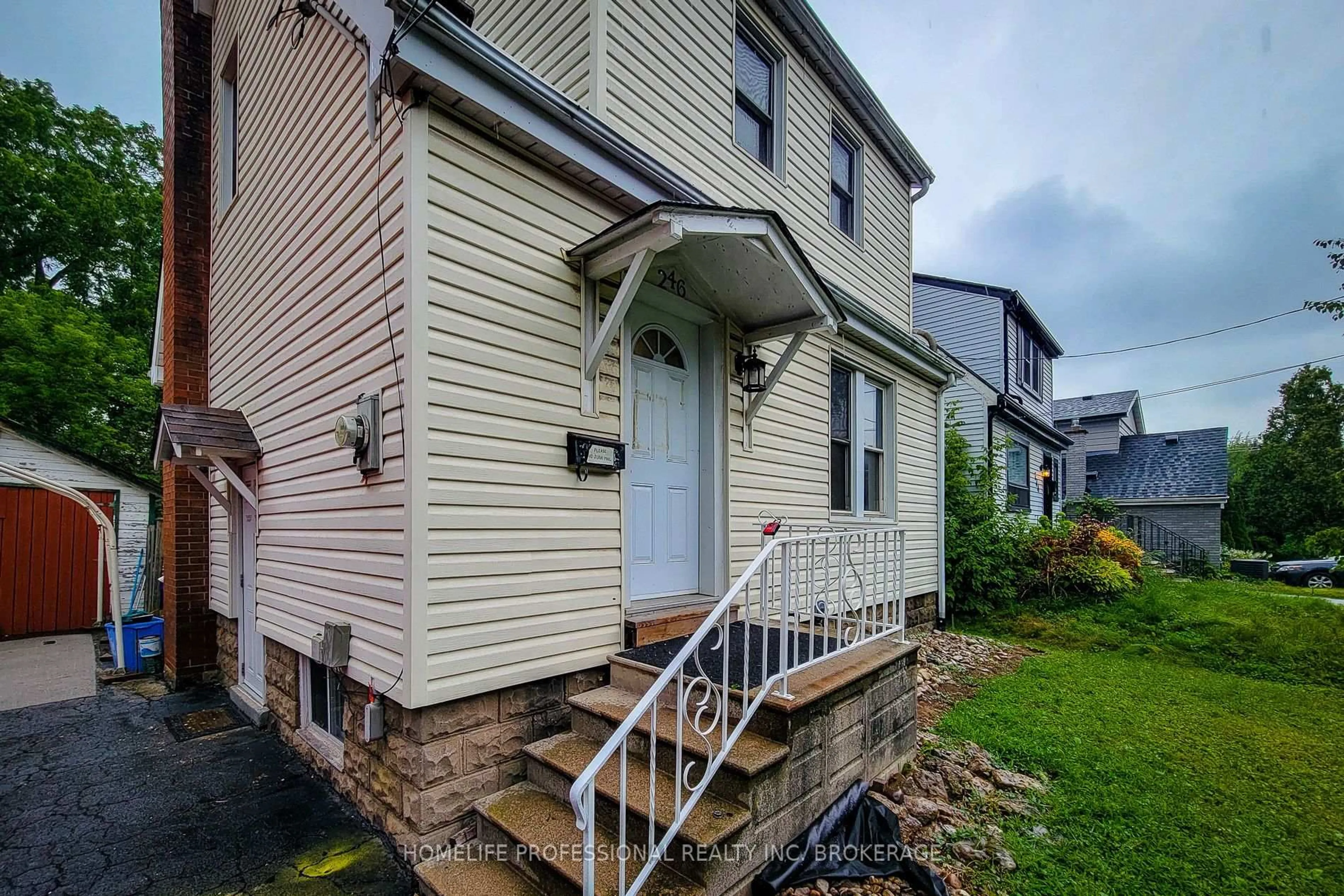 Home with vinyl exterior material, street for 246 Bowman St, Hamilton Ontario L8S 2V2