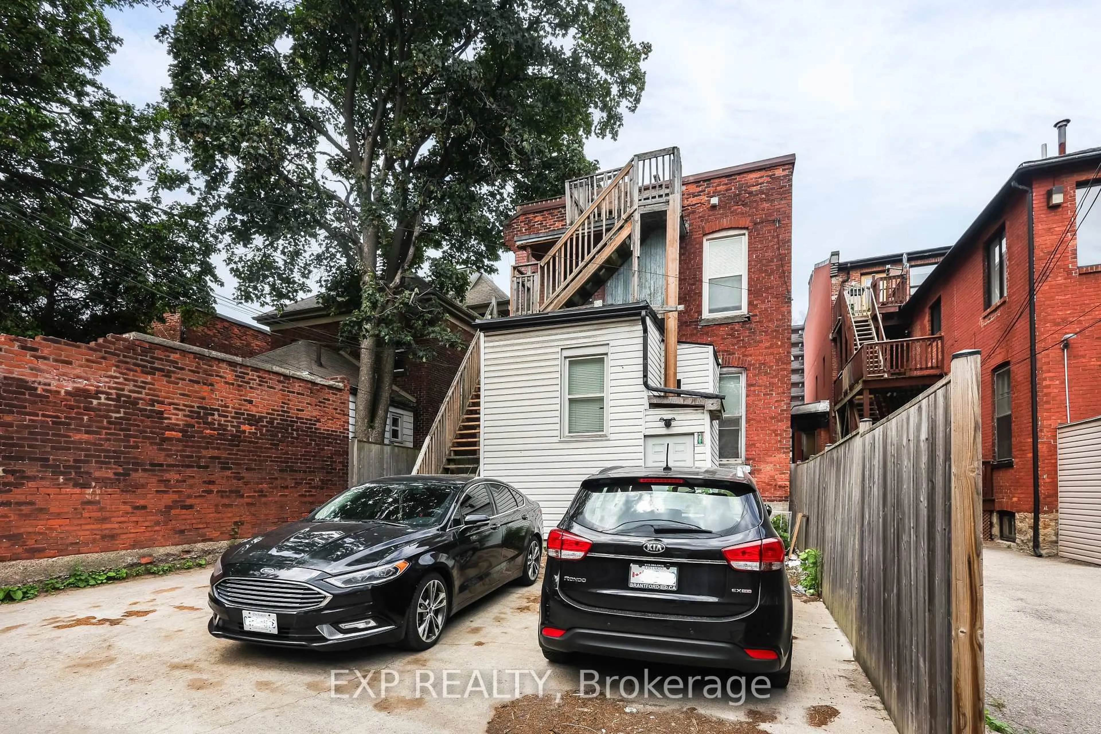 A pic from outside/outdoor area/front of a property/back of a property/a pic from drone, street for 47 Wellington St, Hamilton Ontario L0R 2H0