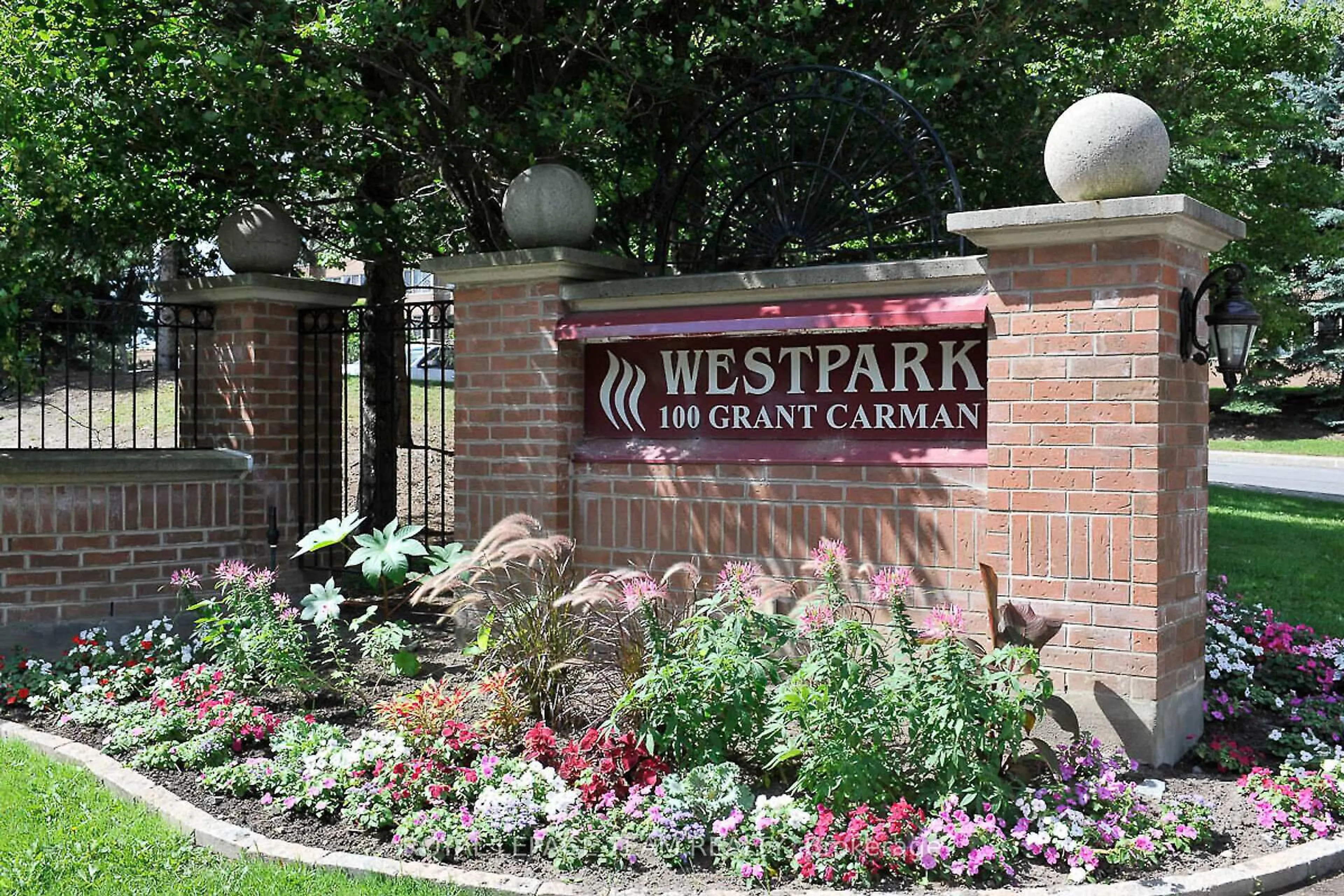 Indoor entryway for 100 Grant Carman Dr #804, Ottawa Ontario K2E 8B8
