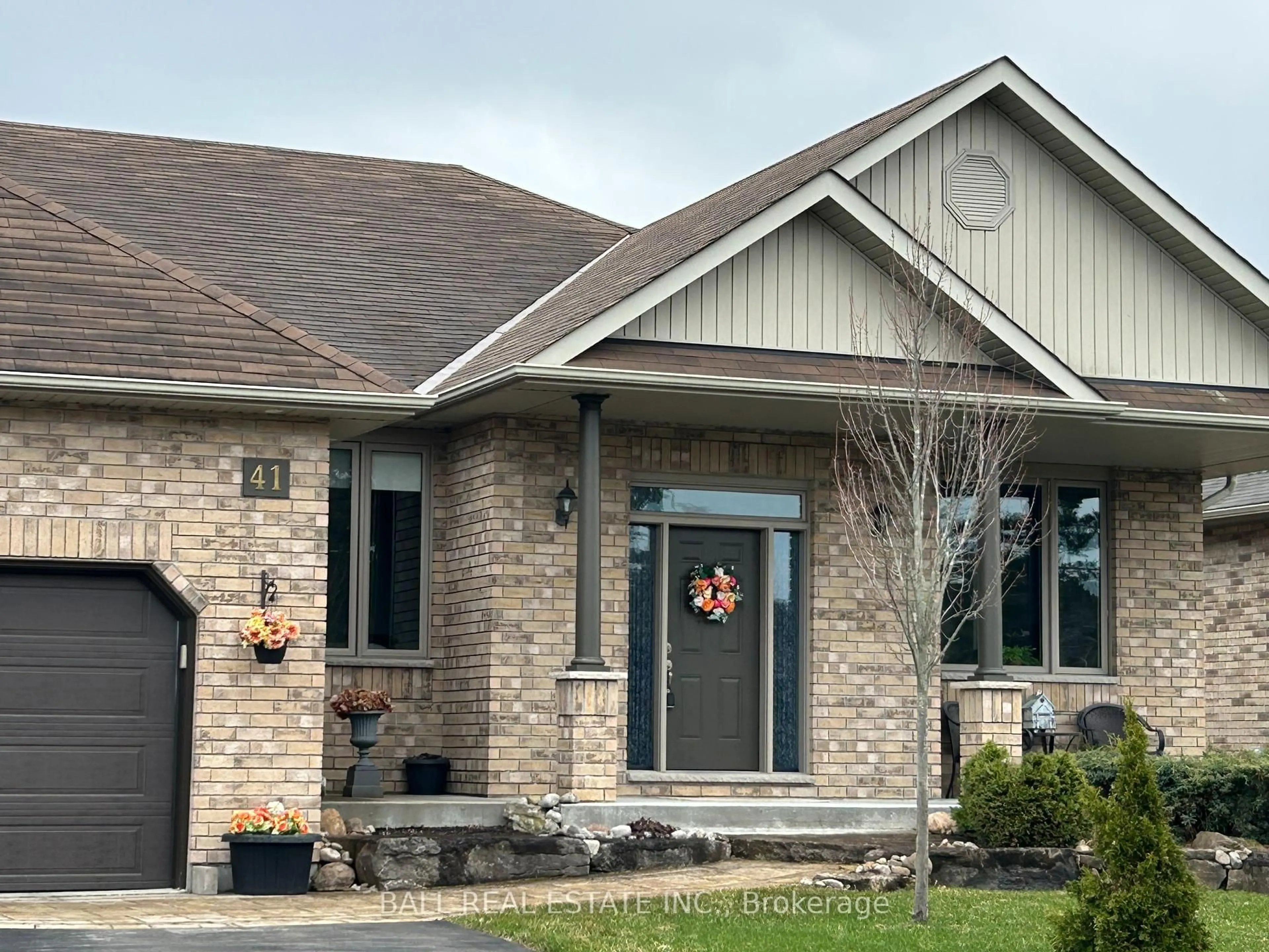 Home with brick exterior material, unknown for 41 South Harbour Dr, Kawartha Lakes Ontario K0M 1A0