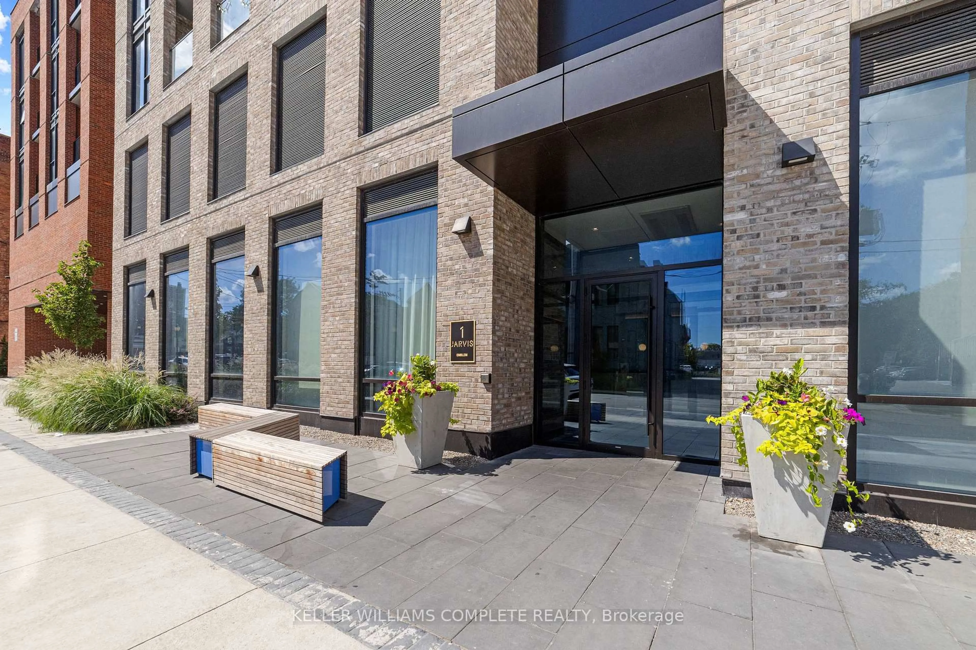 Indoor foyer for 1 Jarvis St #1102, Hamilton Ontario L8R 0A8