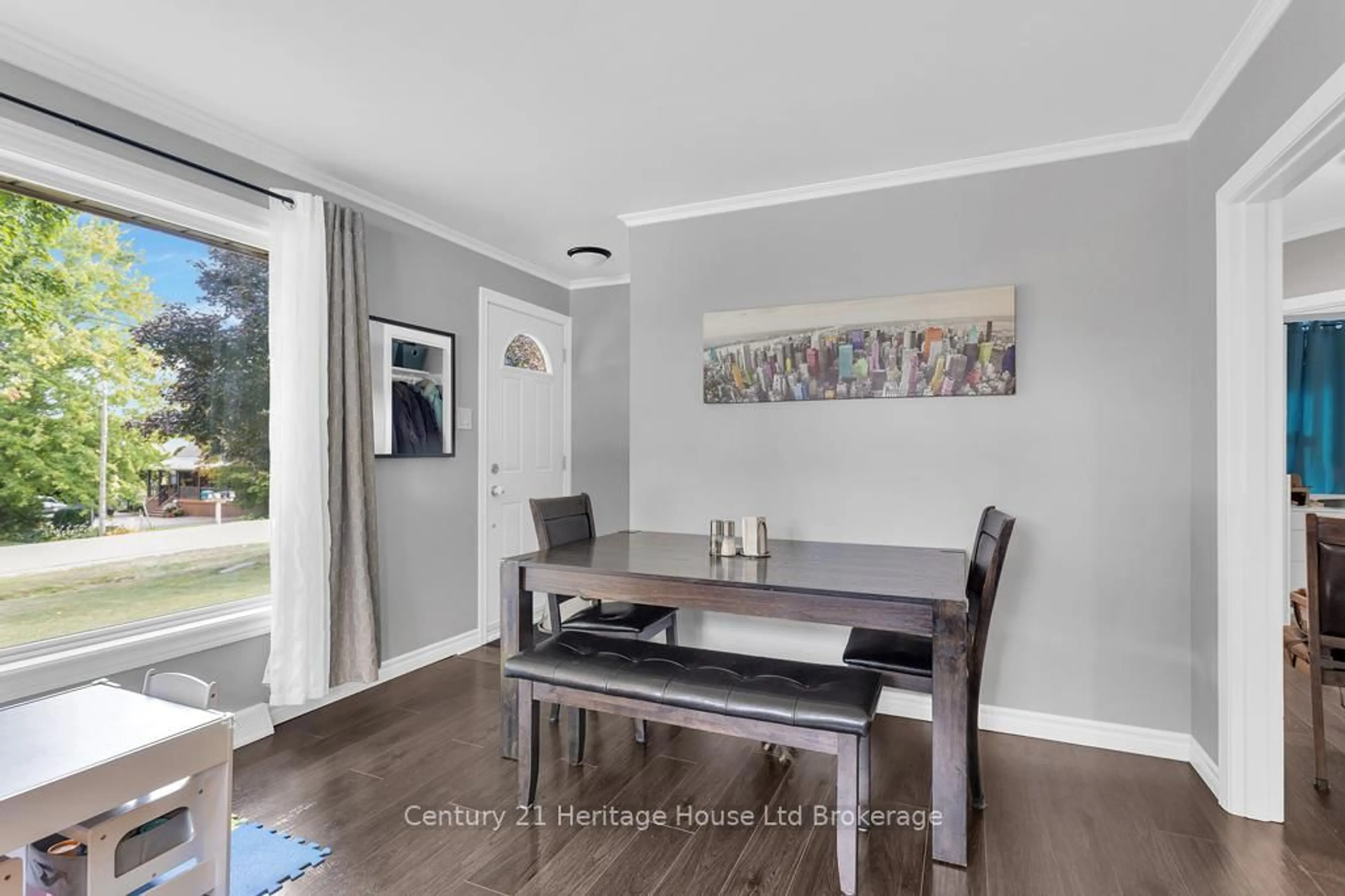 Dining room, wood/laminate floor for 484731 Sweaburg Rd, South-West Oxford Ontario N0J 1A0