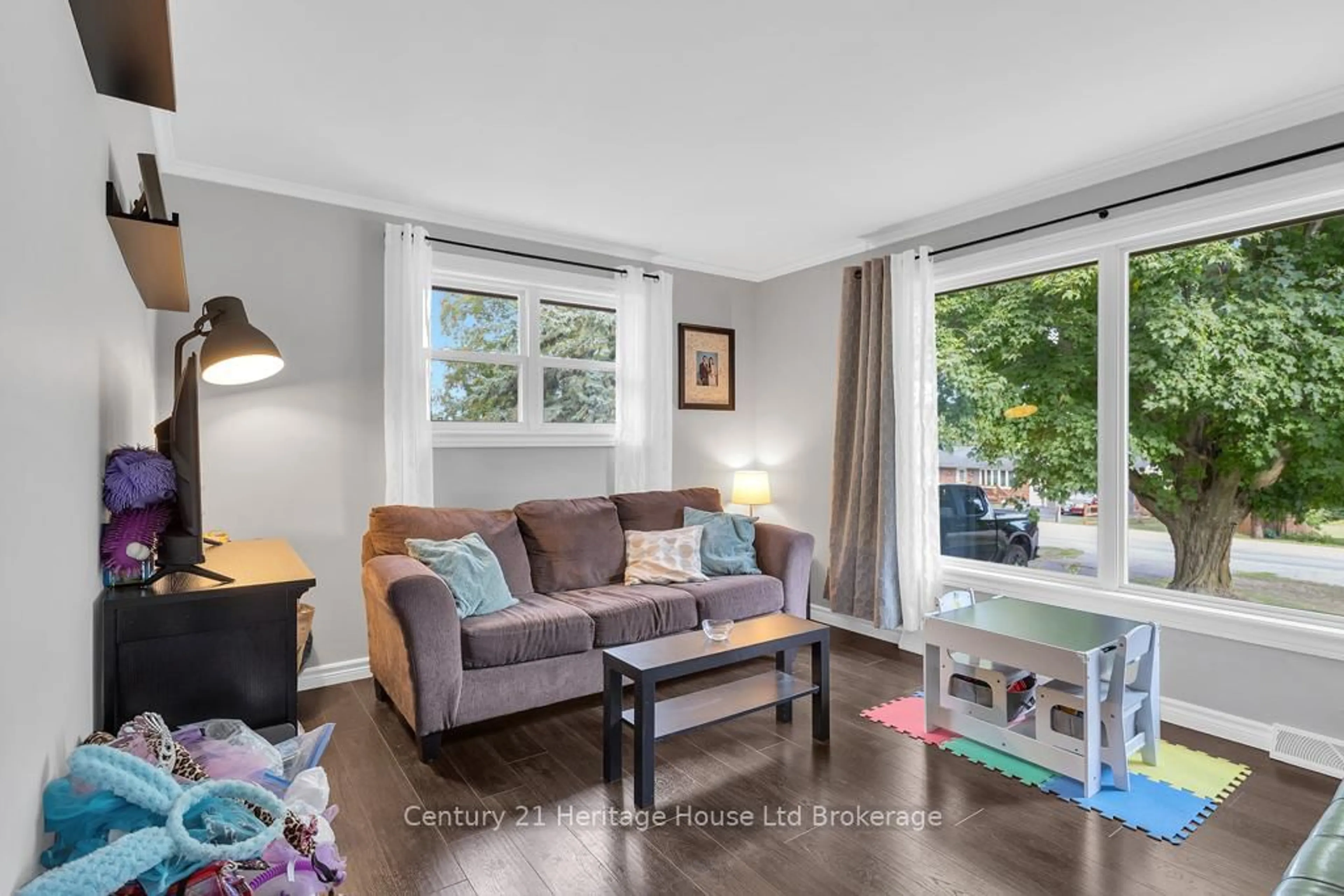 Living room with furniture, unknown for 484731 Sweaburg Rd, South-West Oxford Ontario N0J 1A0