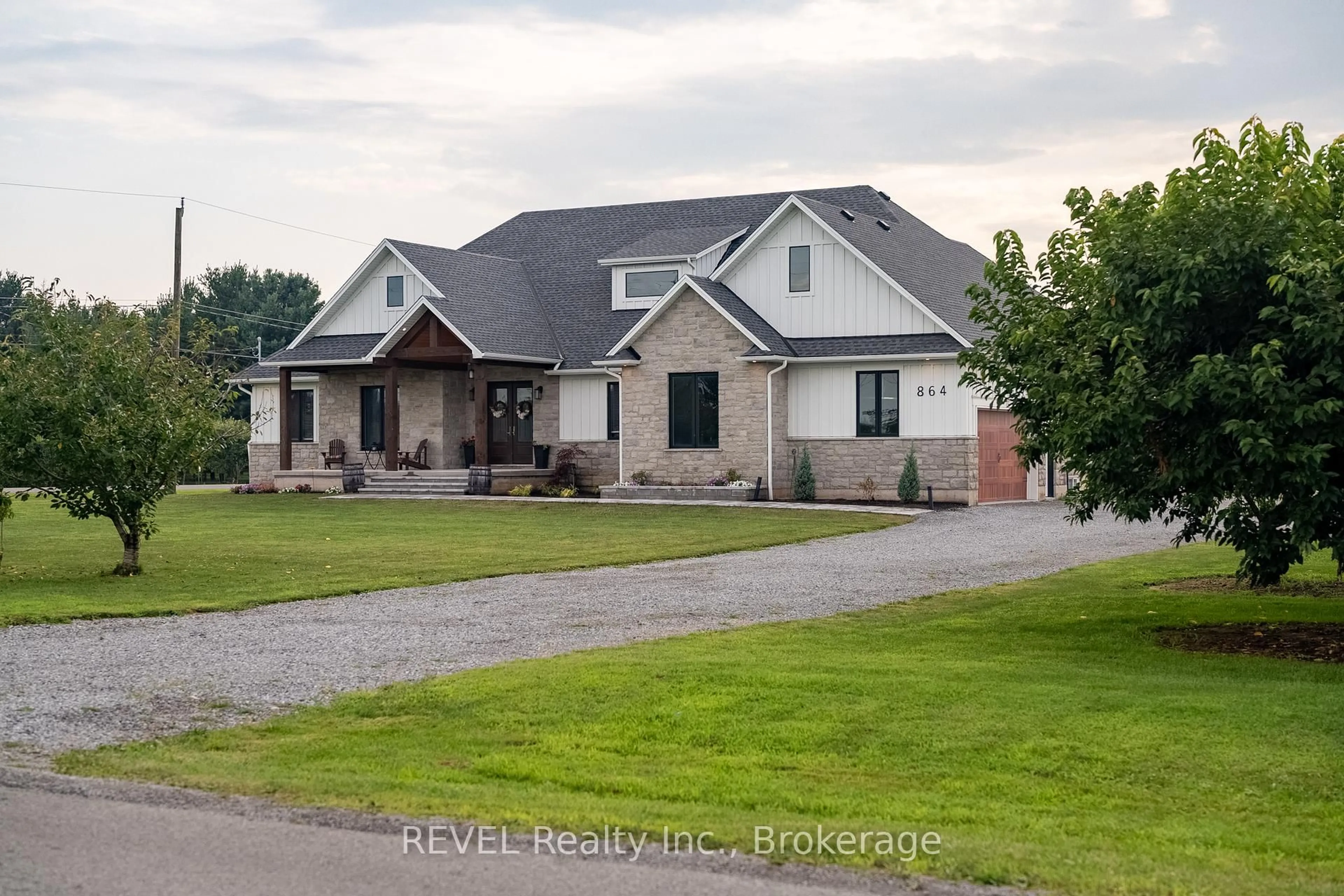 A pic from outside/outdoor area/front of a property/back of a property/a pic from drone, unknown for 864 CONCESSION 1 RD Rd, Niagara-on-the-Lake Ontario L0S 1J0