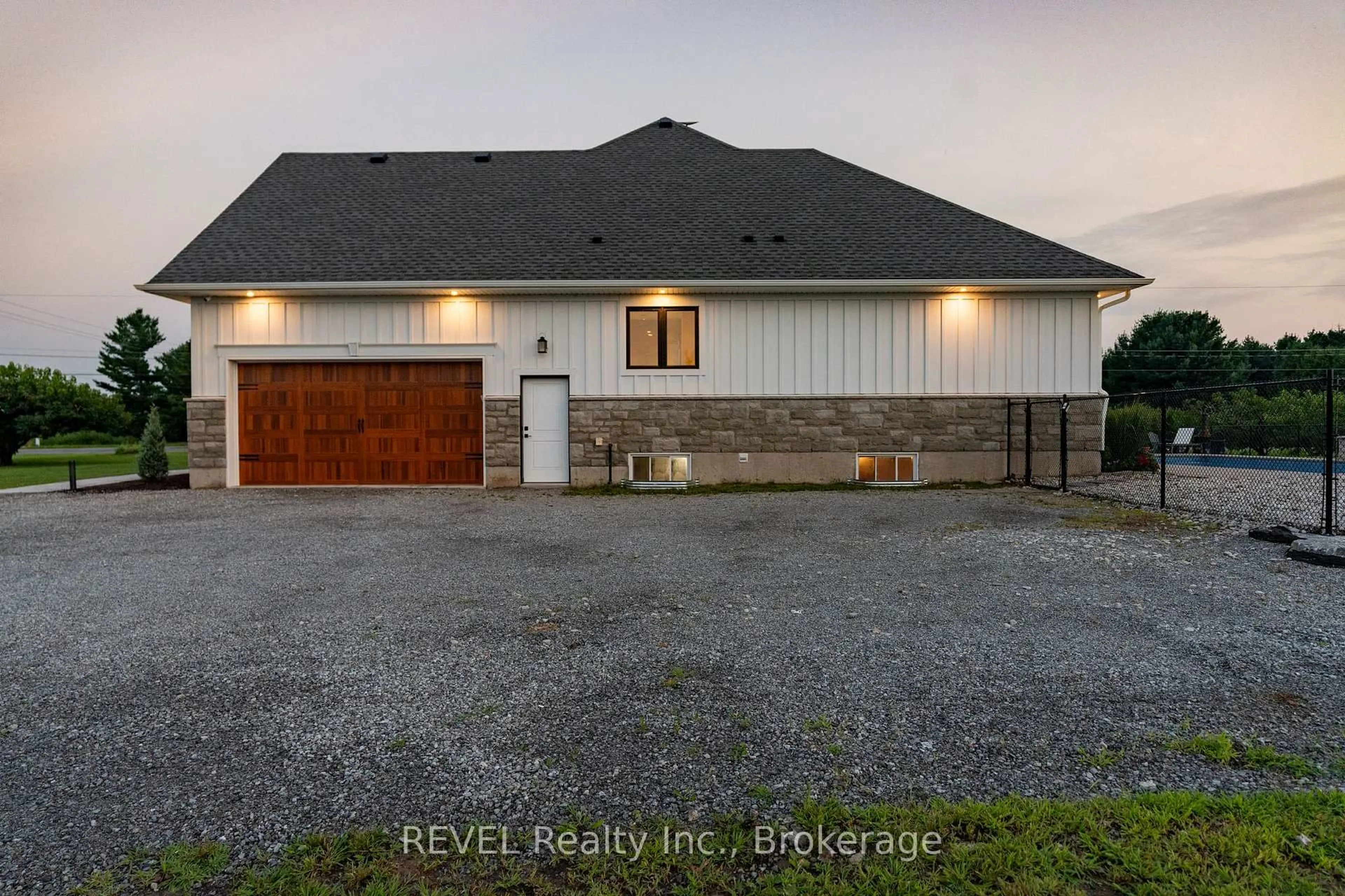 Indoor garage for 864 CONCESSION 1 RD Rd, Niagara-on-the-Lake Ontario L0S 1J0