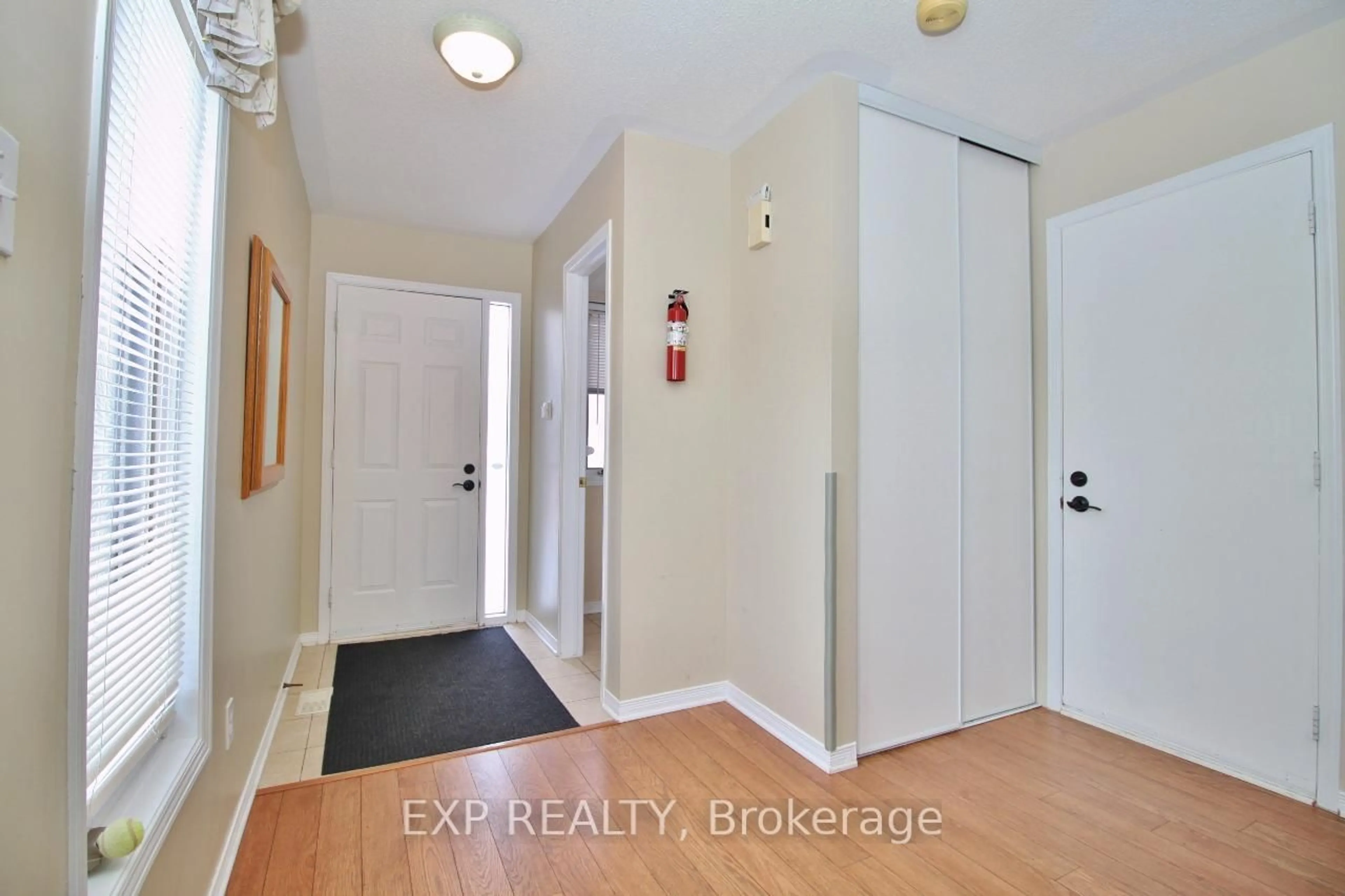 Indoor entryway for 2127 LAUZON St, Orleans Ontario K4A 3K7