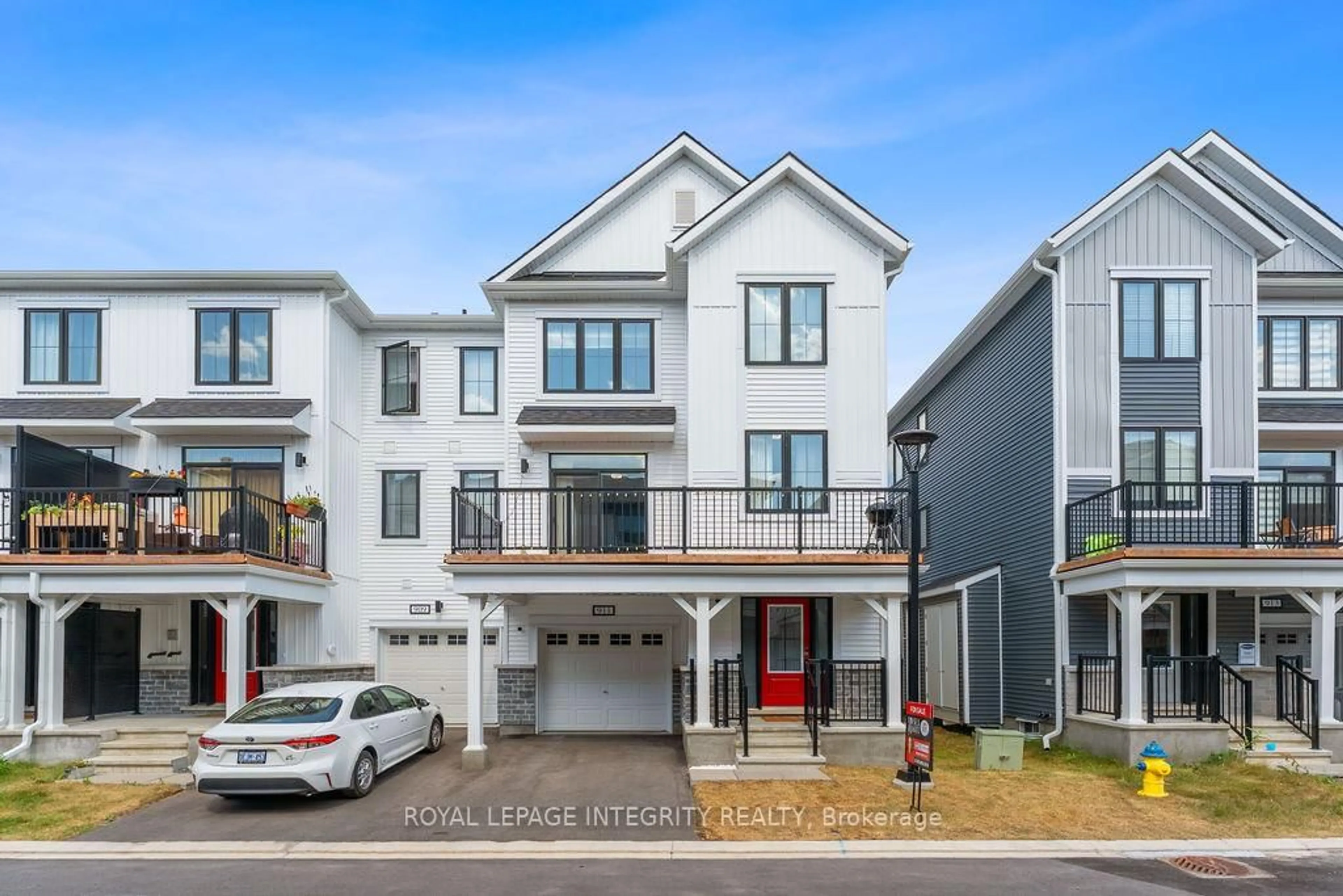 Home with vinyl exterior material, street for 911 Nova Private, Ottawa Ontario K2J 7B3