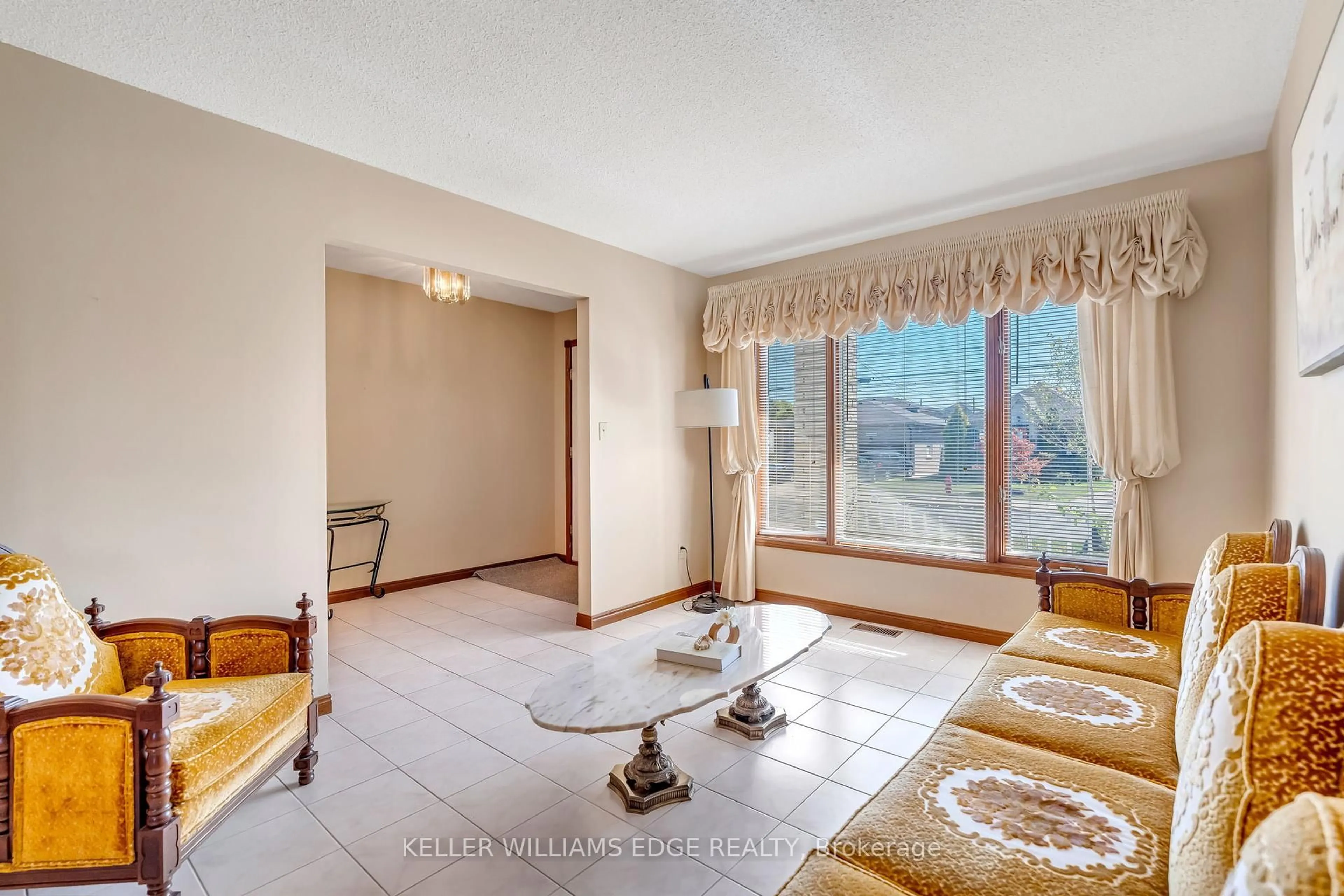 Living room with furniture, unknown for 203 Margaret Ave, Hamilton Ontario L8E 2H9
