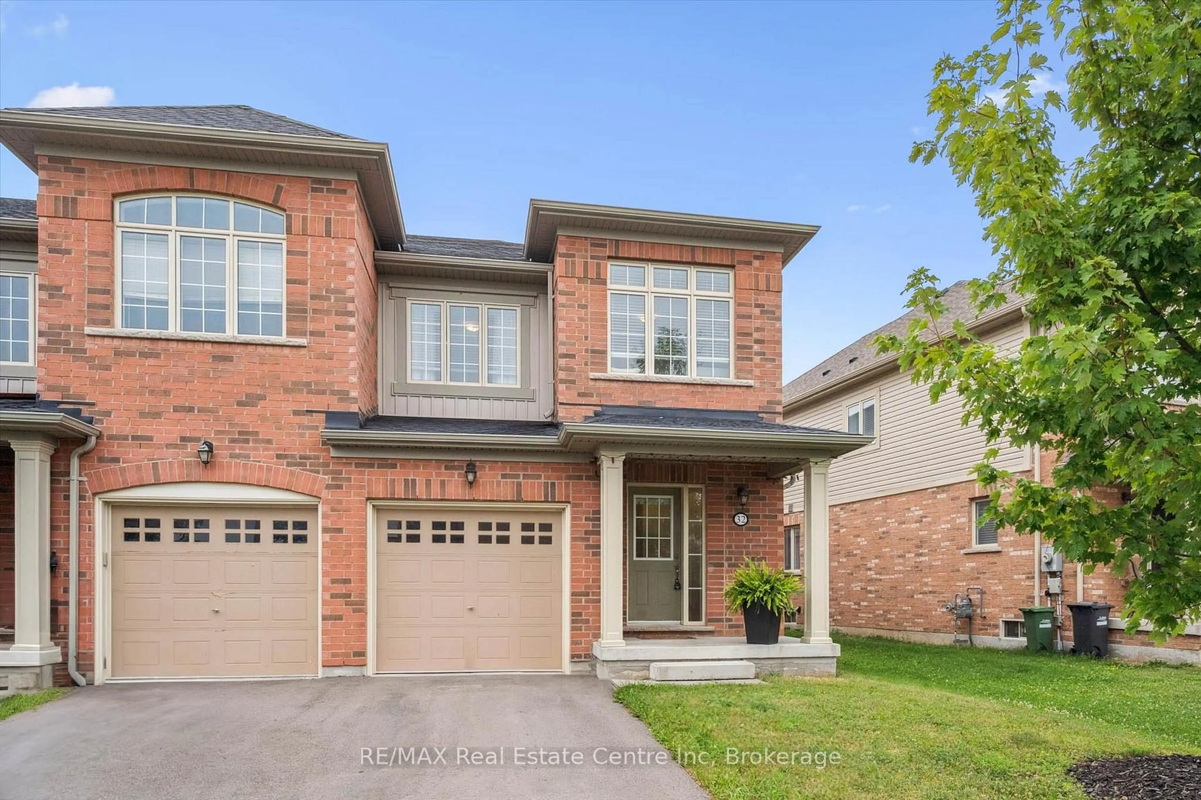 Home with brick exterior material, street for 32 Skinner Dr, Guelph Ontario N1E 0P7