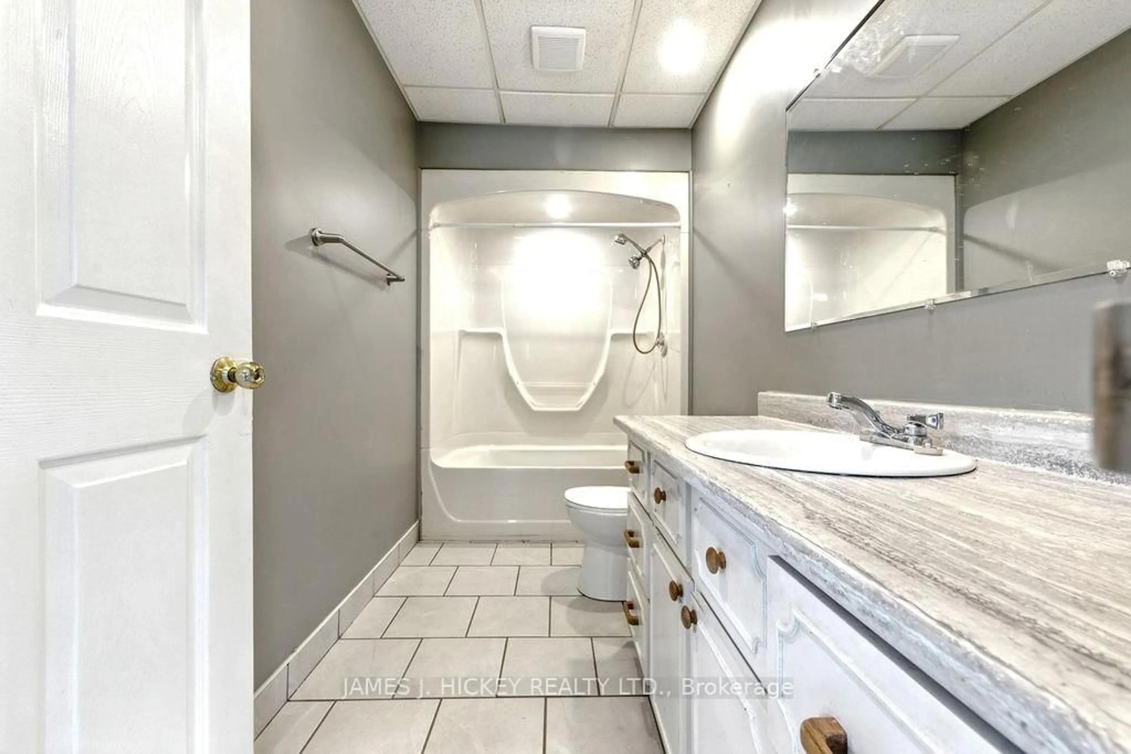 Standard bathroom, ceramic/tile floor for 37335 Highway 17 Highway, Rolphton Ontario K0J 2H0