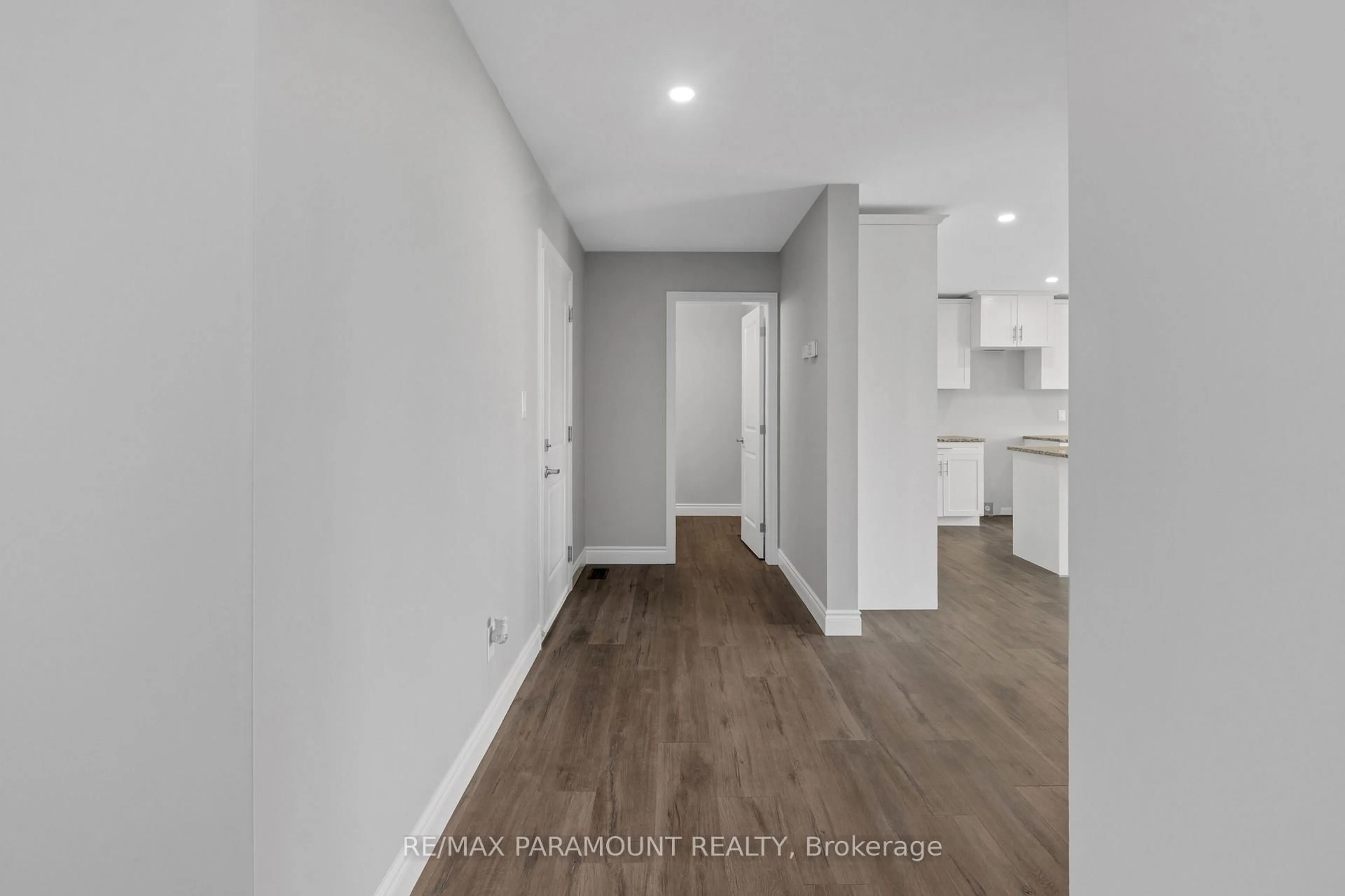 Indoor entryway for 20 Betty Cres, Chatham-Kent Ontario N7M 1C4