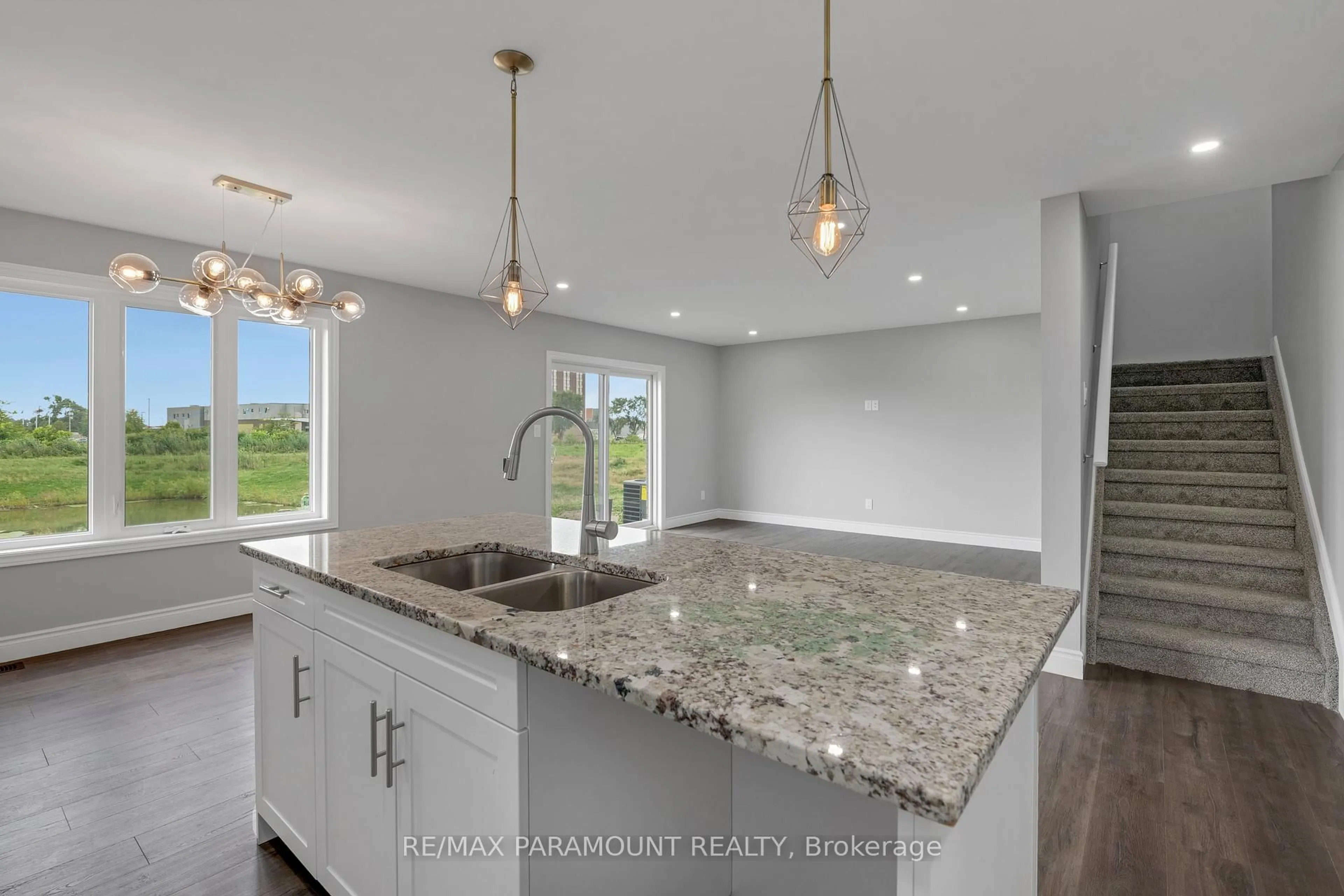 Open concept kitchen, ceramic/tile floor for 20 Betty Cres, Chatham-Kent Ontario N7M 1C4