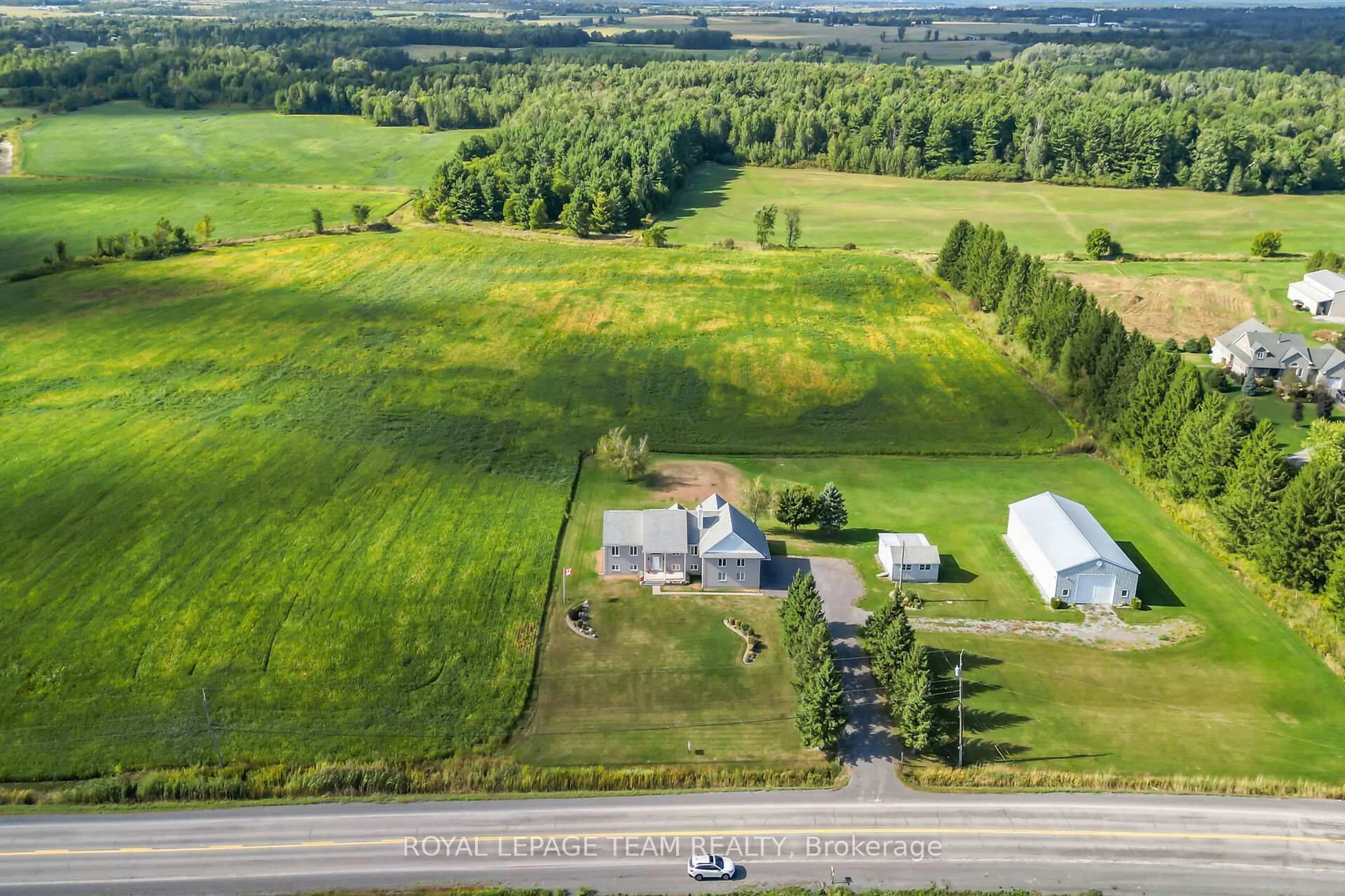 A pic from outside/outdoor area/front of a property/back of a property/a pic from drone, unknown for 8665 Russell Rd, Ottawa Ontario K4B 0J7