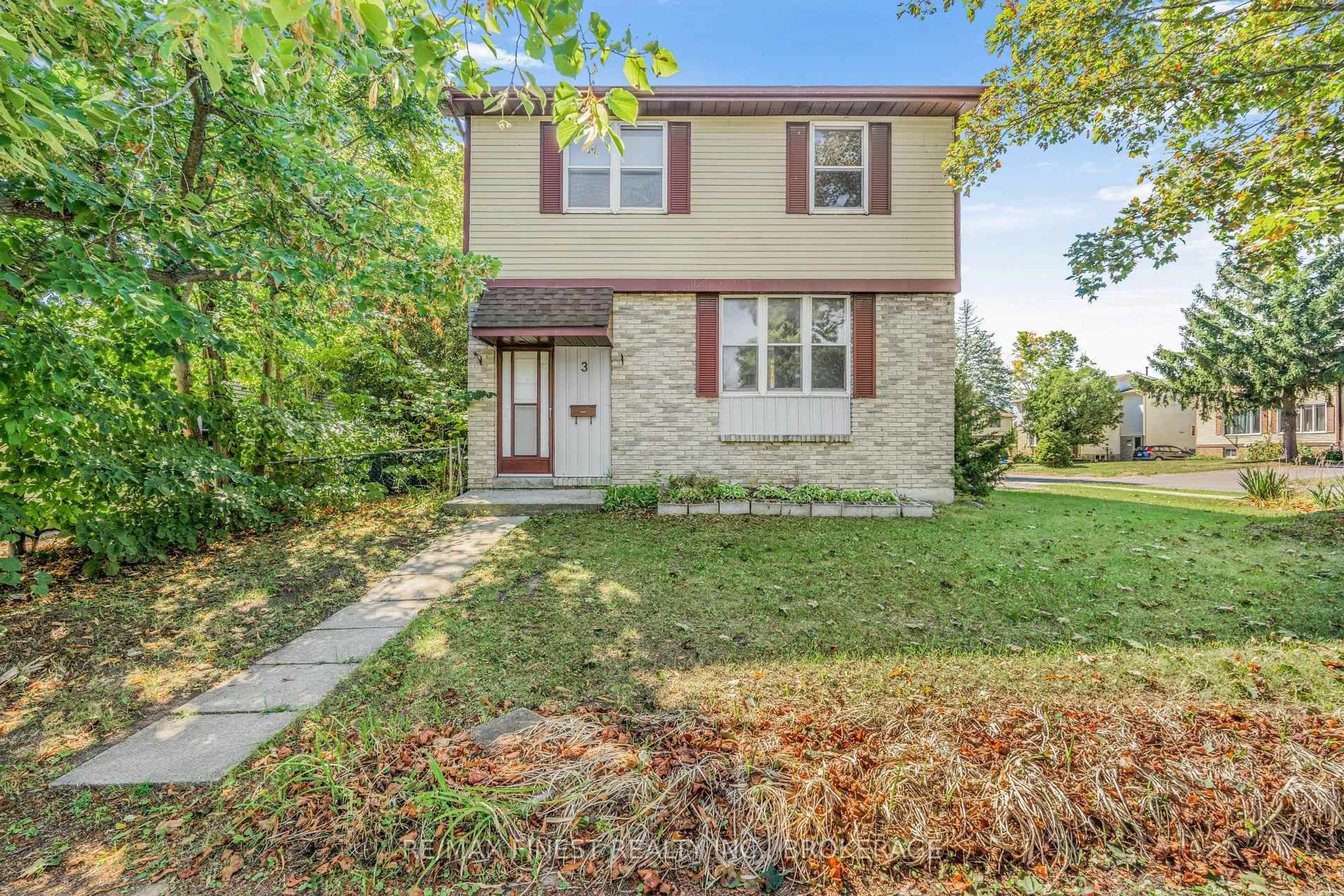 Home with vinyl exterior material, street for 3 Foster St, Kingston Ontario K7M 6L2