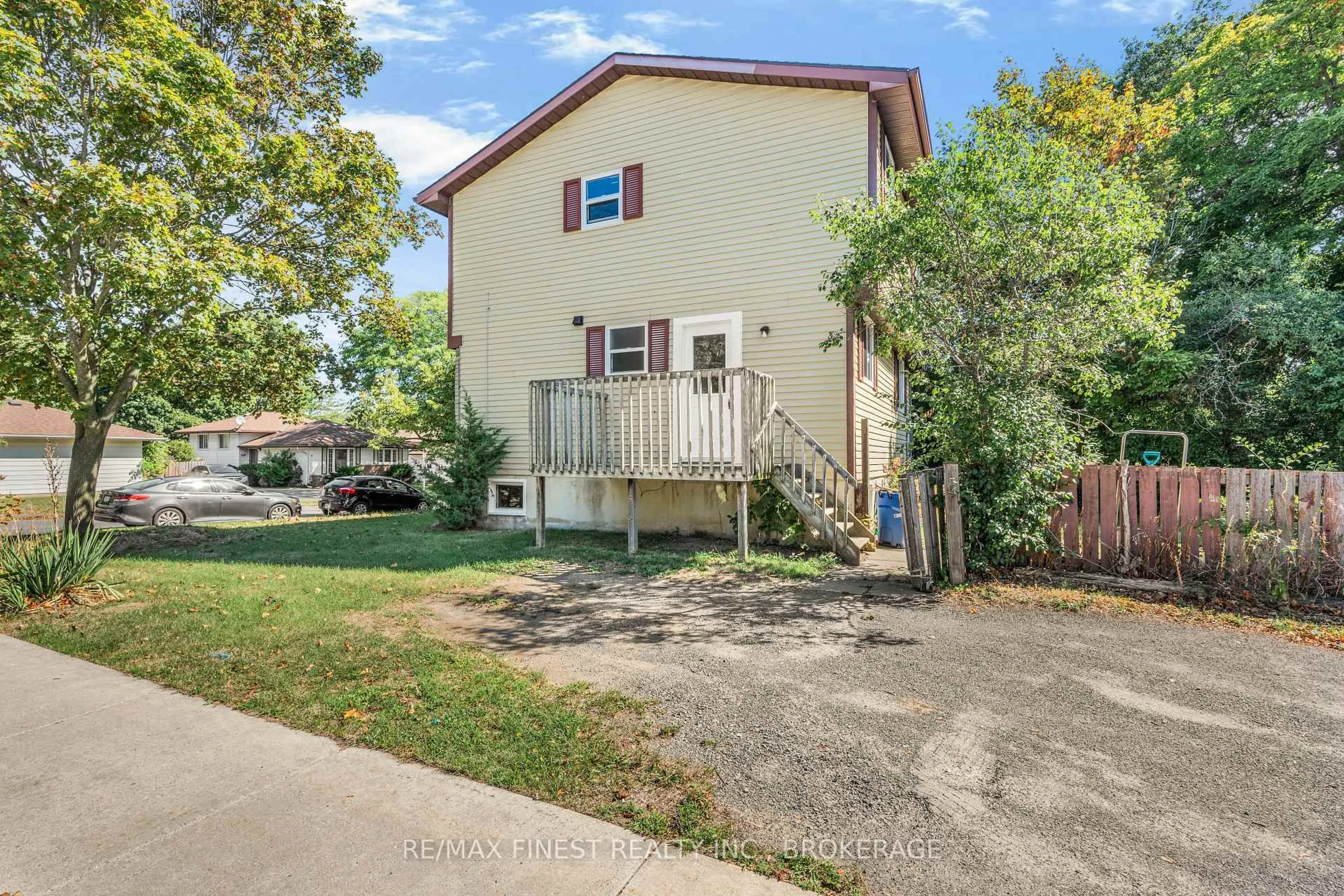 Unknown for 3 Foster St, Kingston Ontario K7M 6L2