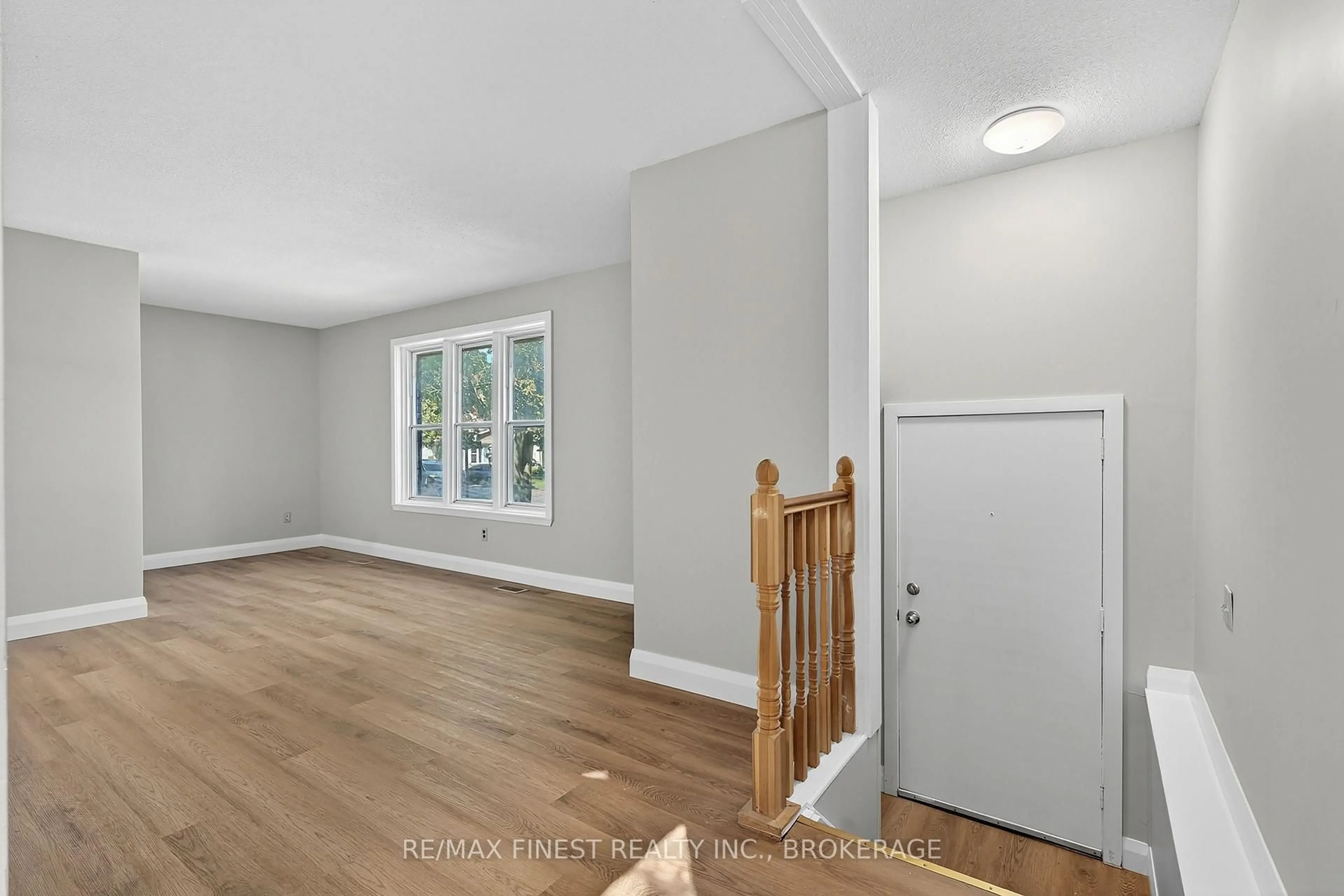 Indoor entryway for 3 Foster St, Kingston Ontario K7M 6L2