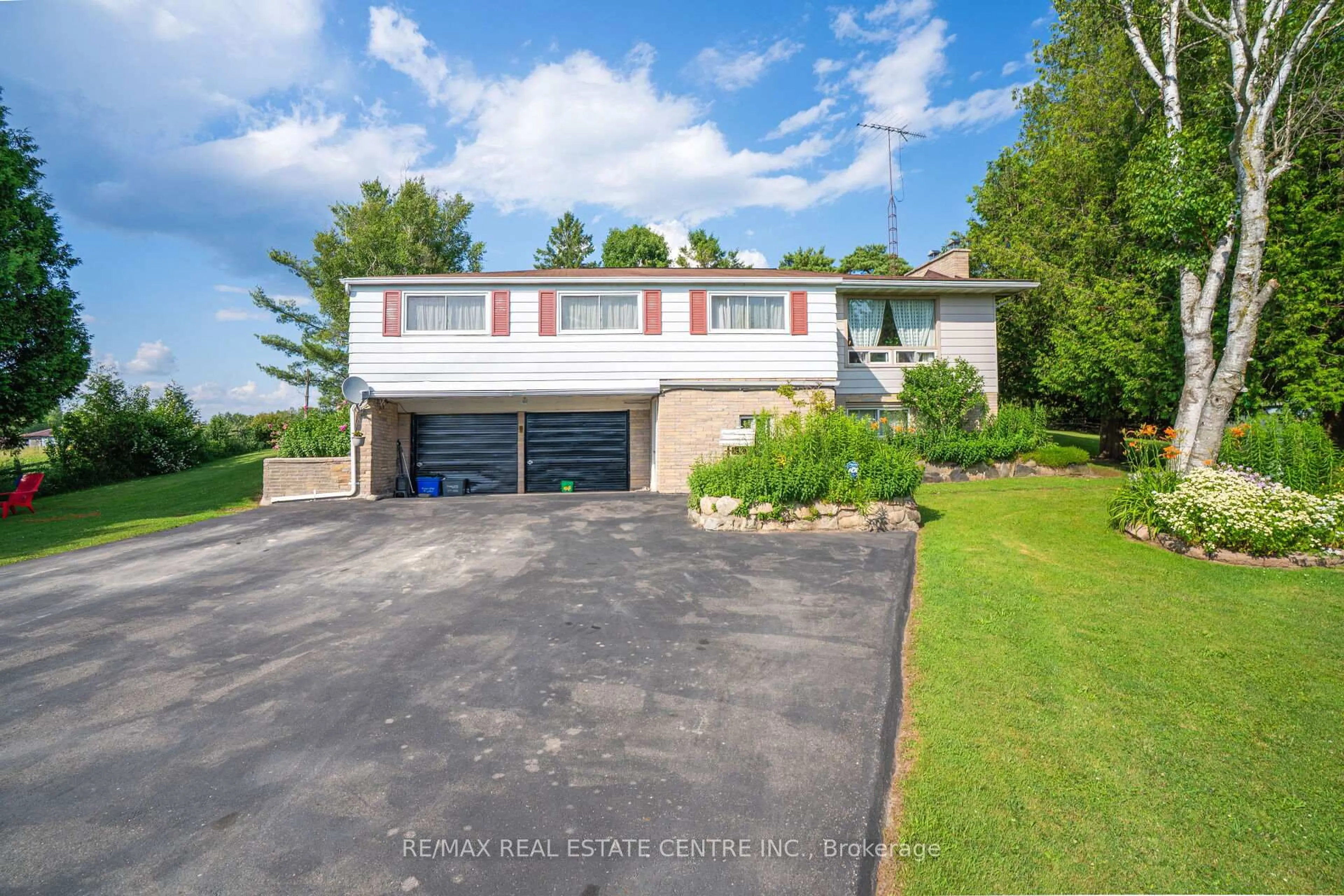 A pic from outside/outdoor area/front of a property/back of a property/a pic from drone, water/lake/river/ocean view for 5183 First Line, Erin Ontario L7J 2L9