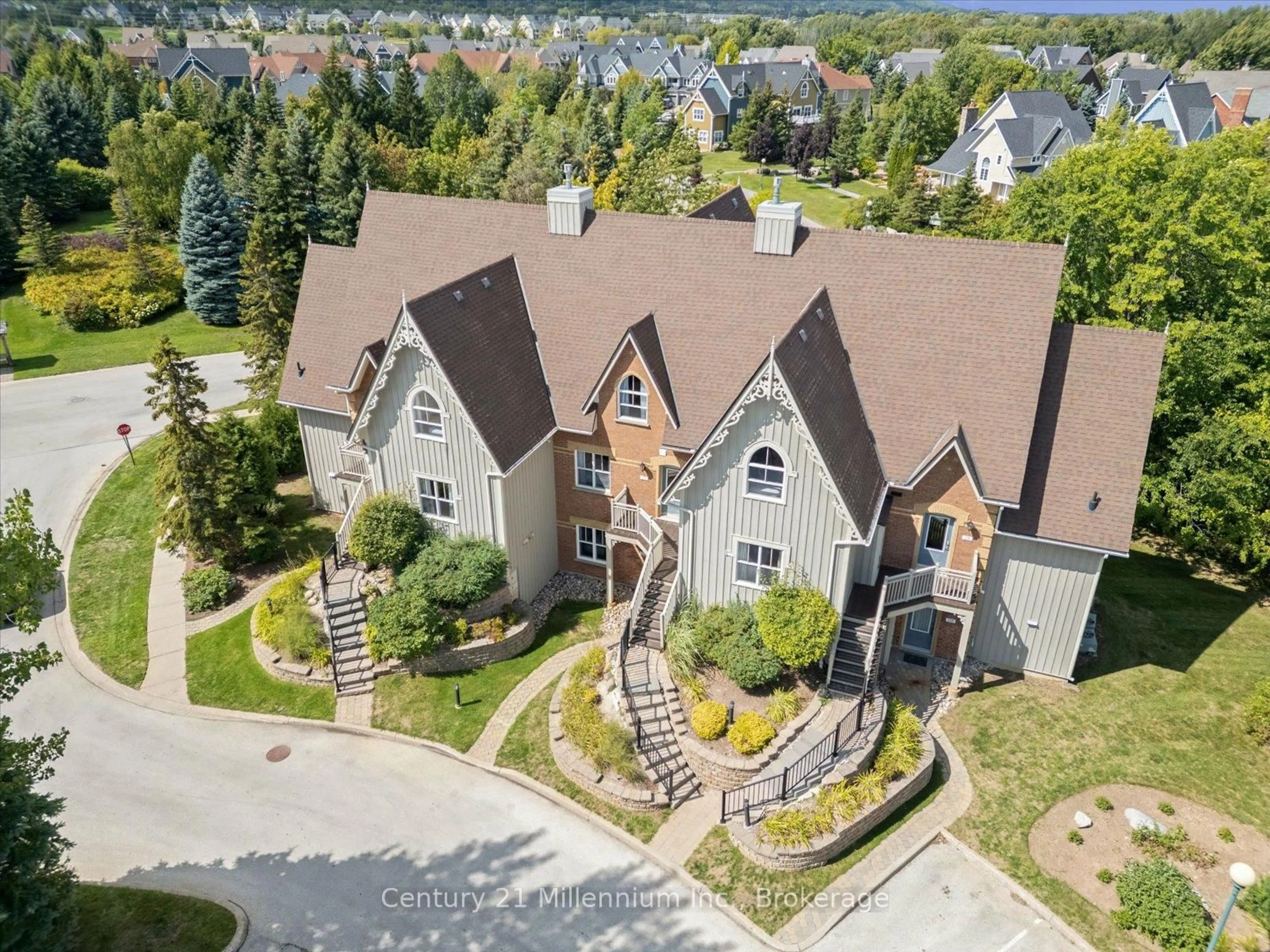 A pic from outside/outdoor area/front of a property/back of a property/a pic from drone, unknown for 184 Snowbridge Way #219, Blue Mountains Ontario L9Y 0V1