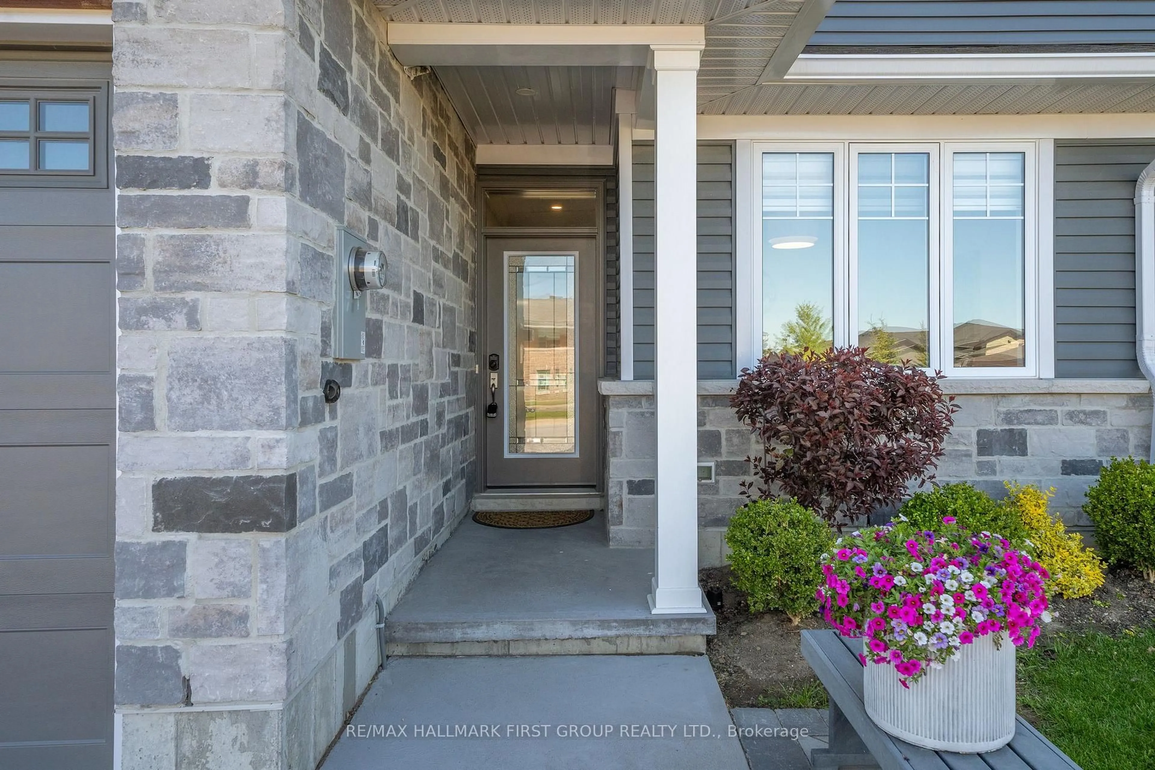 Indoor entryway for 18 Stinson Ave, Belleville Ontario K8P 5N9