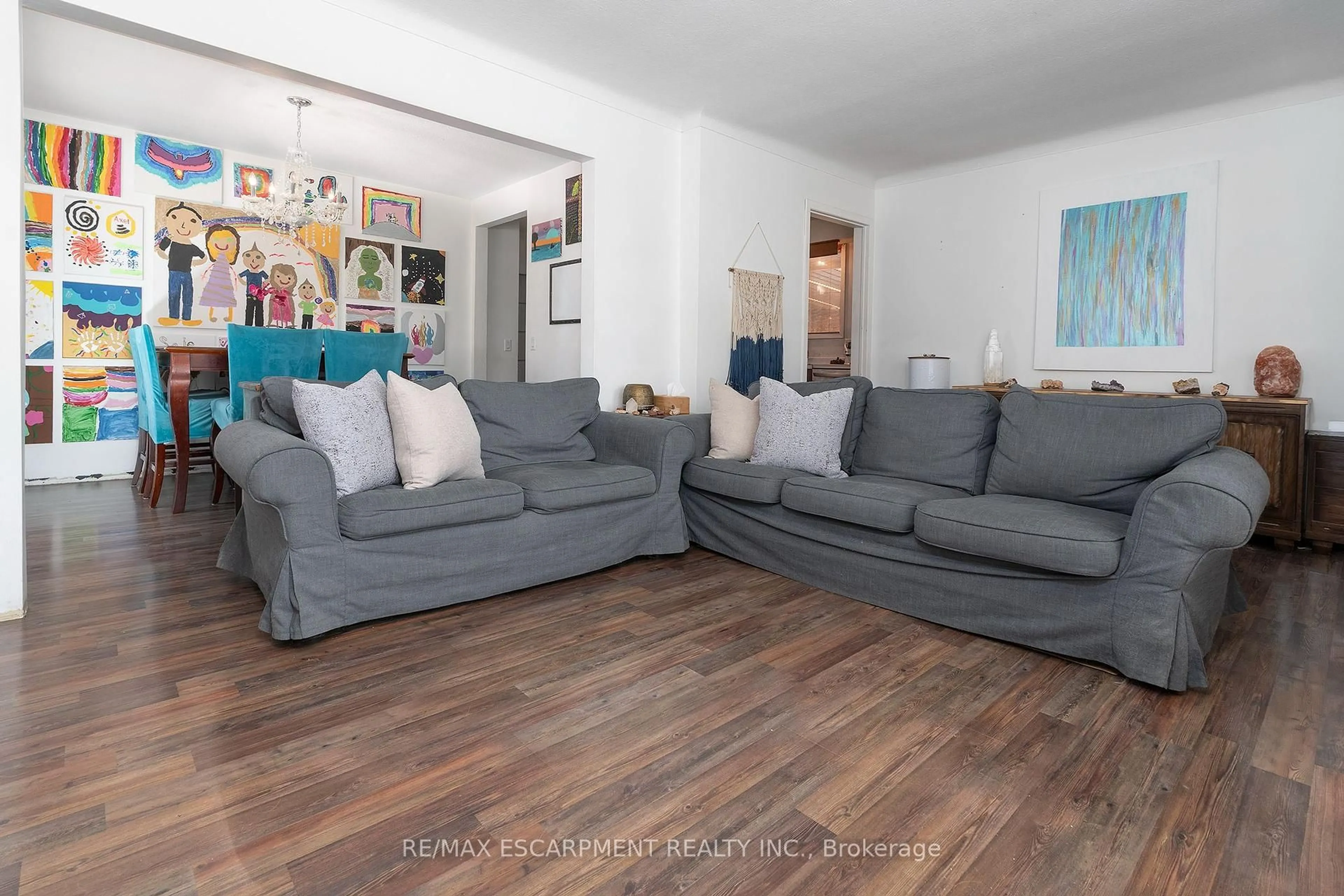 Living room with furniture, unknown for 426 Clare Ave, Welland Ontario L3C 3B3