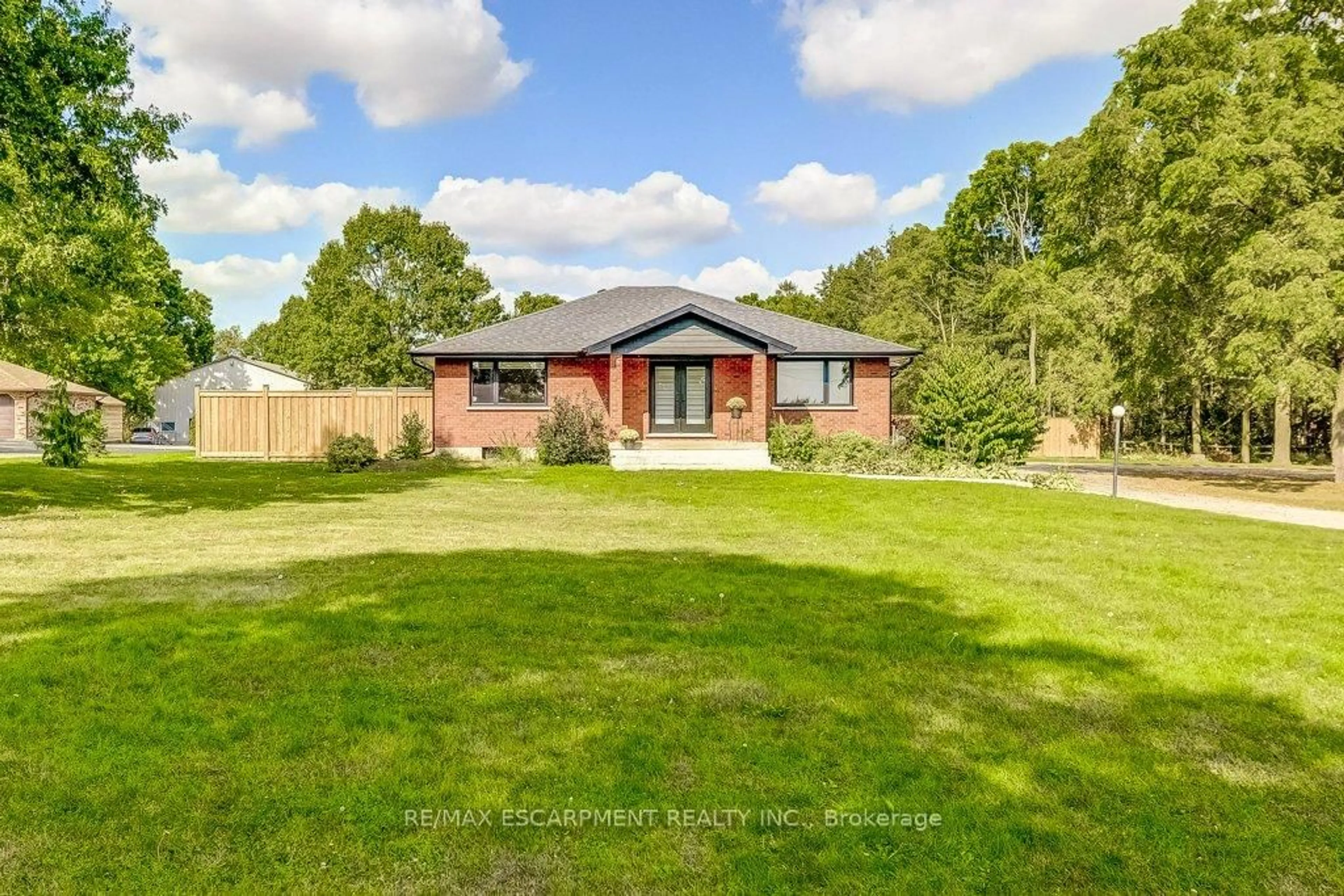 A pic from outside/outdoor area/front of a property/back of a property/a pic from drone, unknown for 542 PARIS Rd, Brant Ontario N3L 3E1