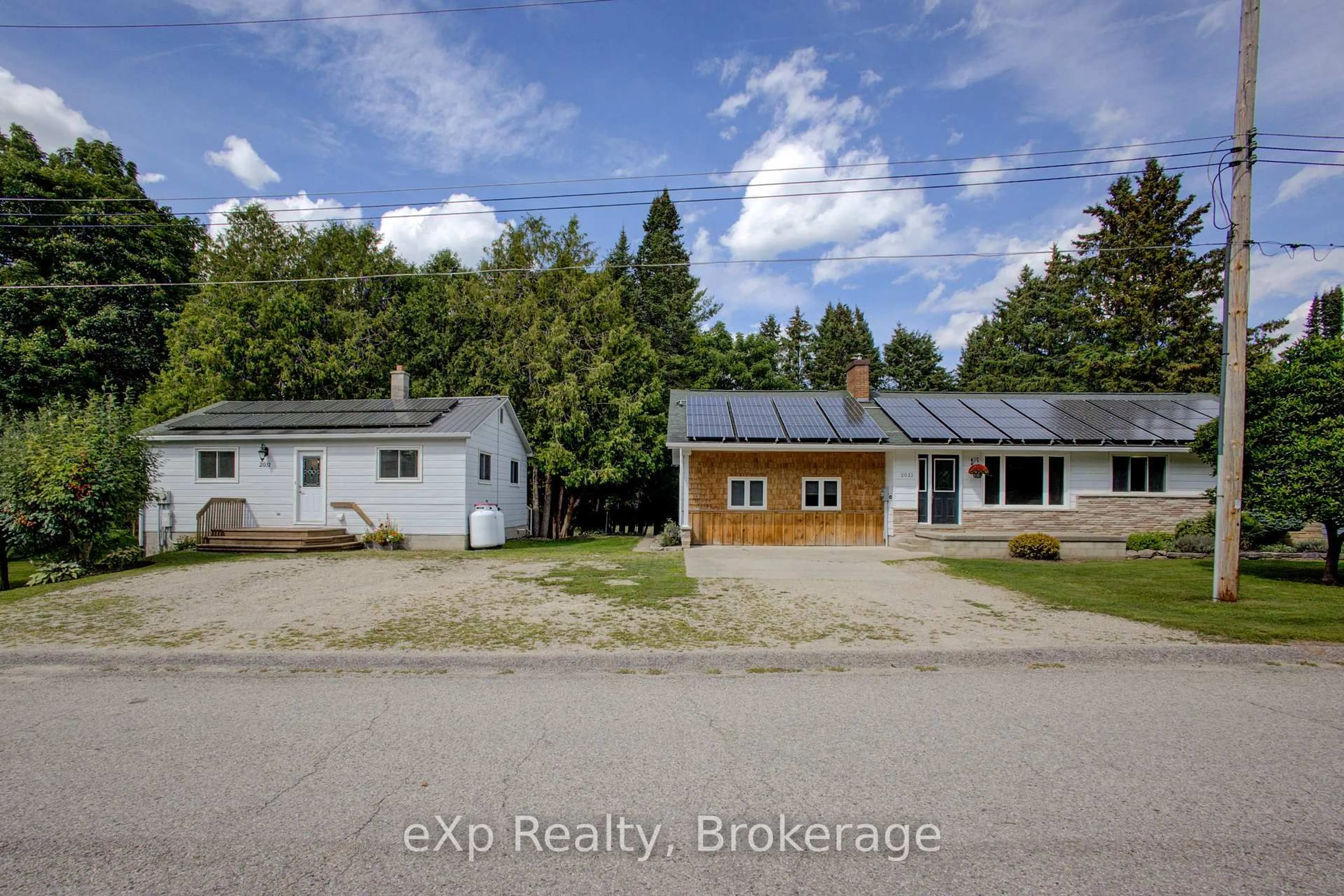 A pic from outside/outdoor area/front of a property/back of a property/a pic from drone, street for 2033 Mill St, Howick Ontario N0G 1X0