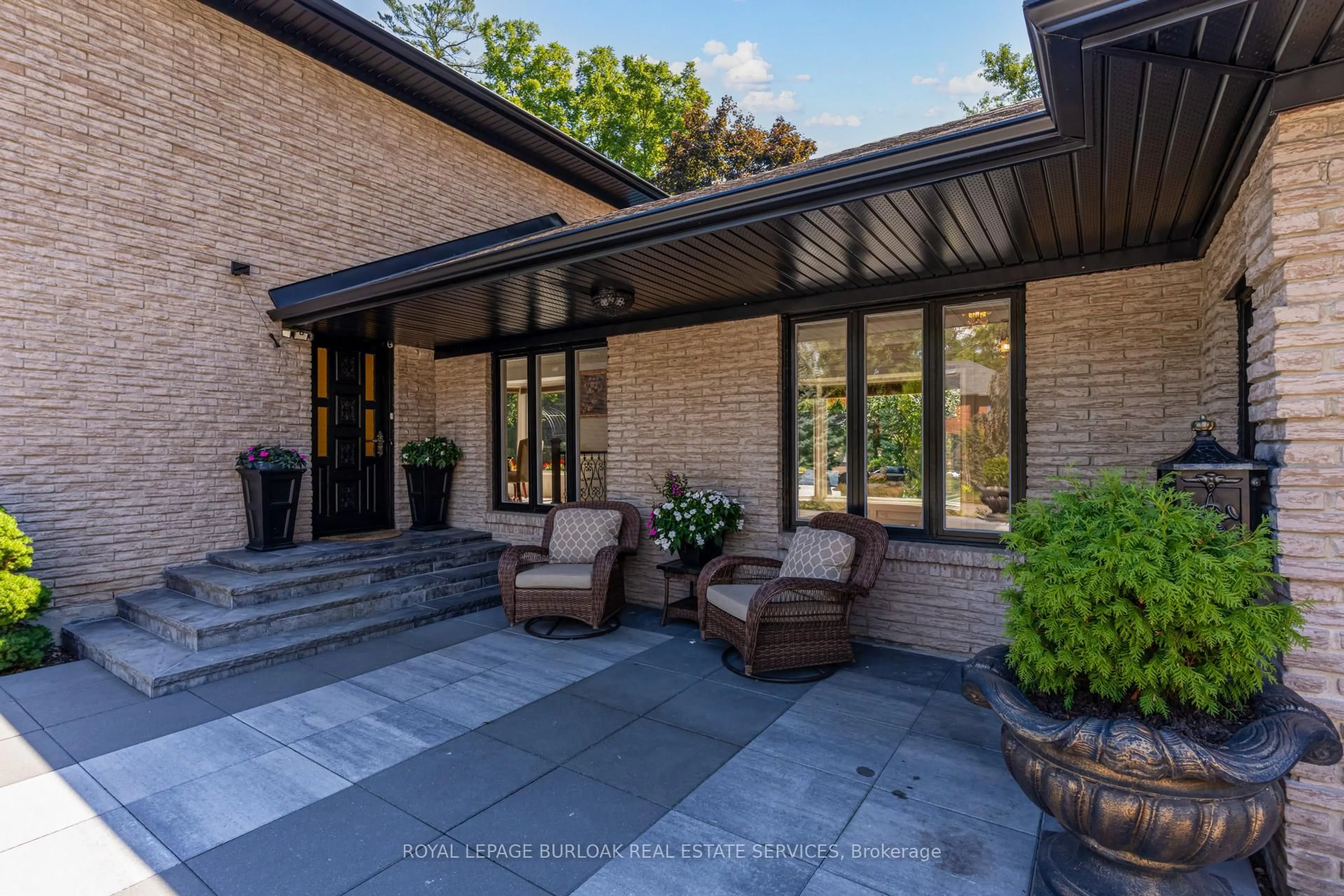 Unknown for 28 Stonegate Dr, Hamilton Ontario L9G 3R7