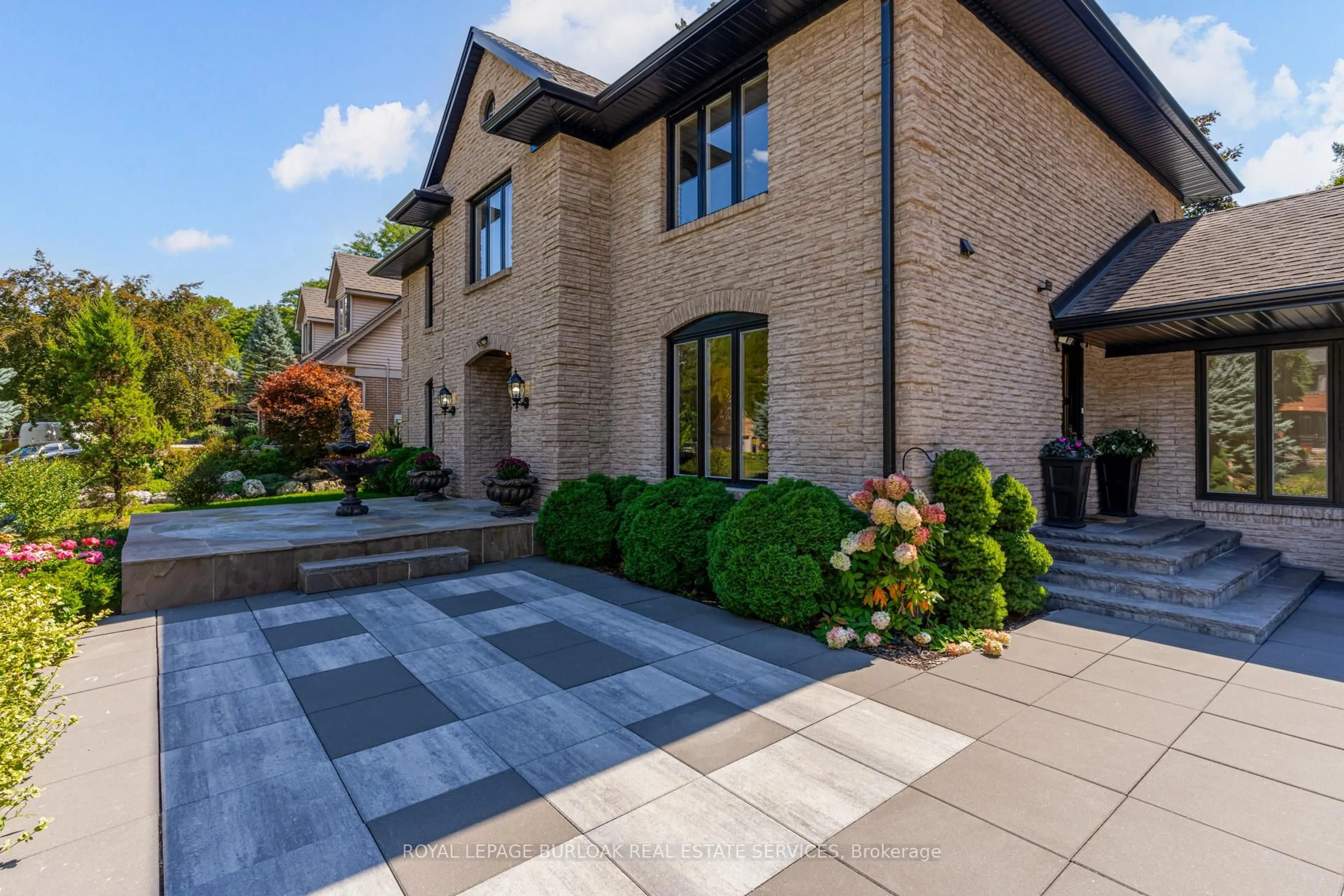 Home with brick exterior material, street for 28 Stonegate Dr, Hamilton Ontario L9G 3R7