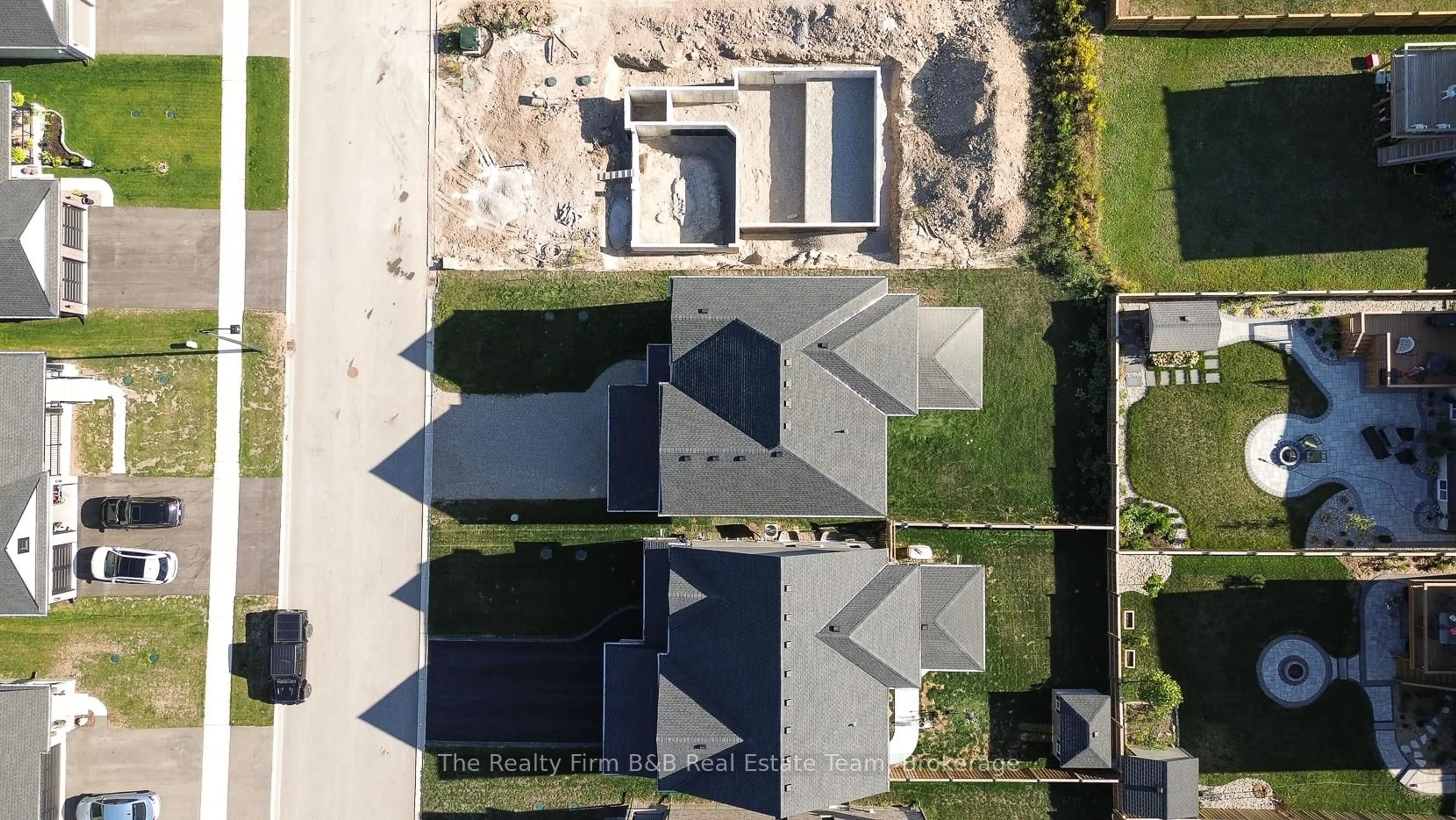A pic from outside/outdoor area/front of a property/back of a property/a pic from drone, street for 100 GRAYDON Dr, South-West Oxford Ontario N0J 1N0