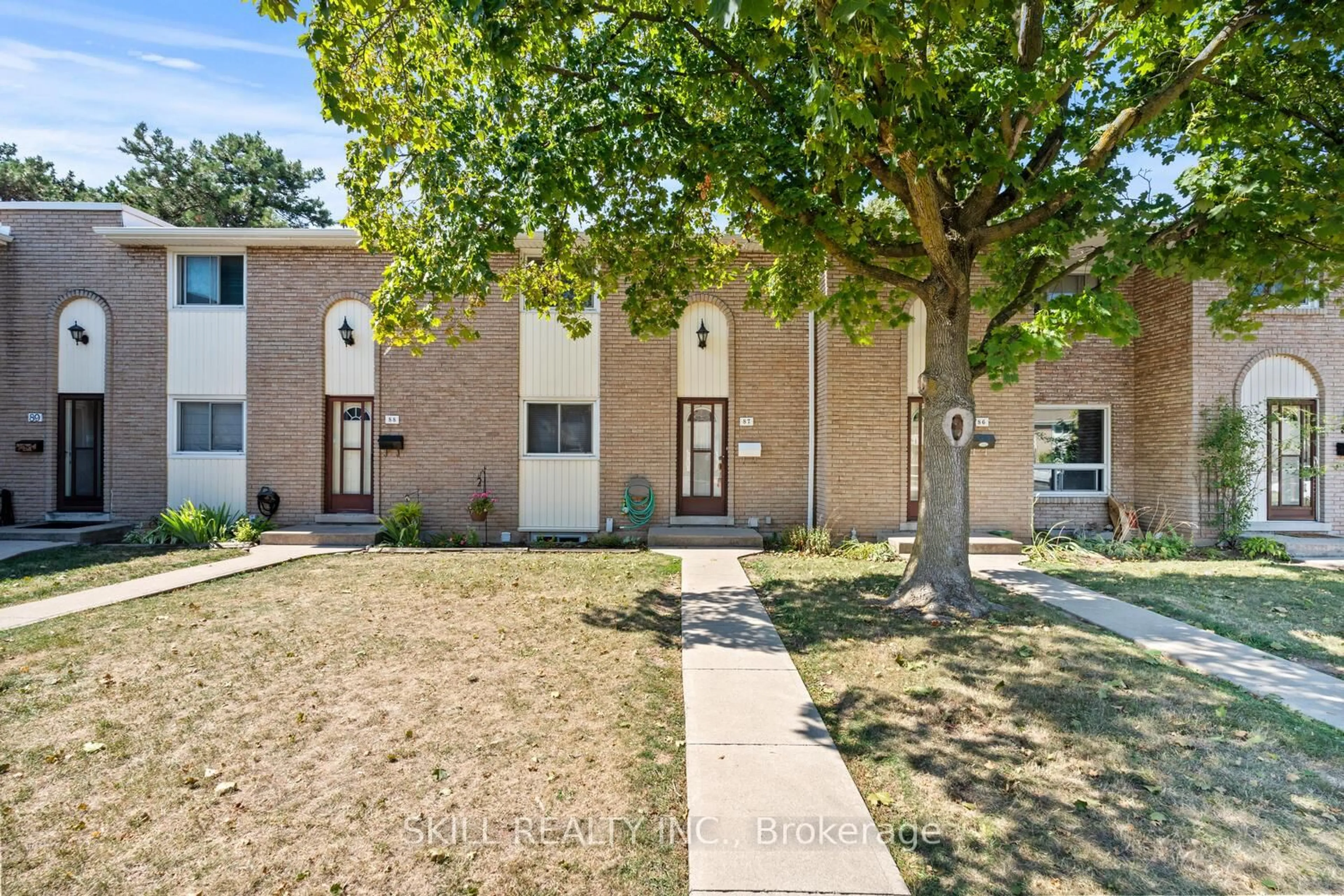 Home with brick exterior material, street for 151 Gateshead Cres #87, Hamilton Ontario L8G 3W1