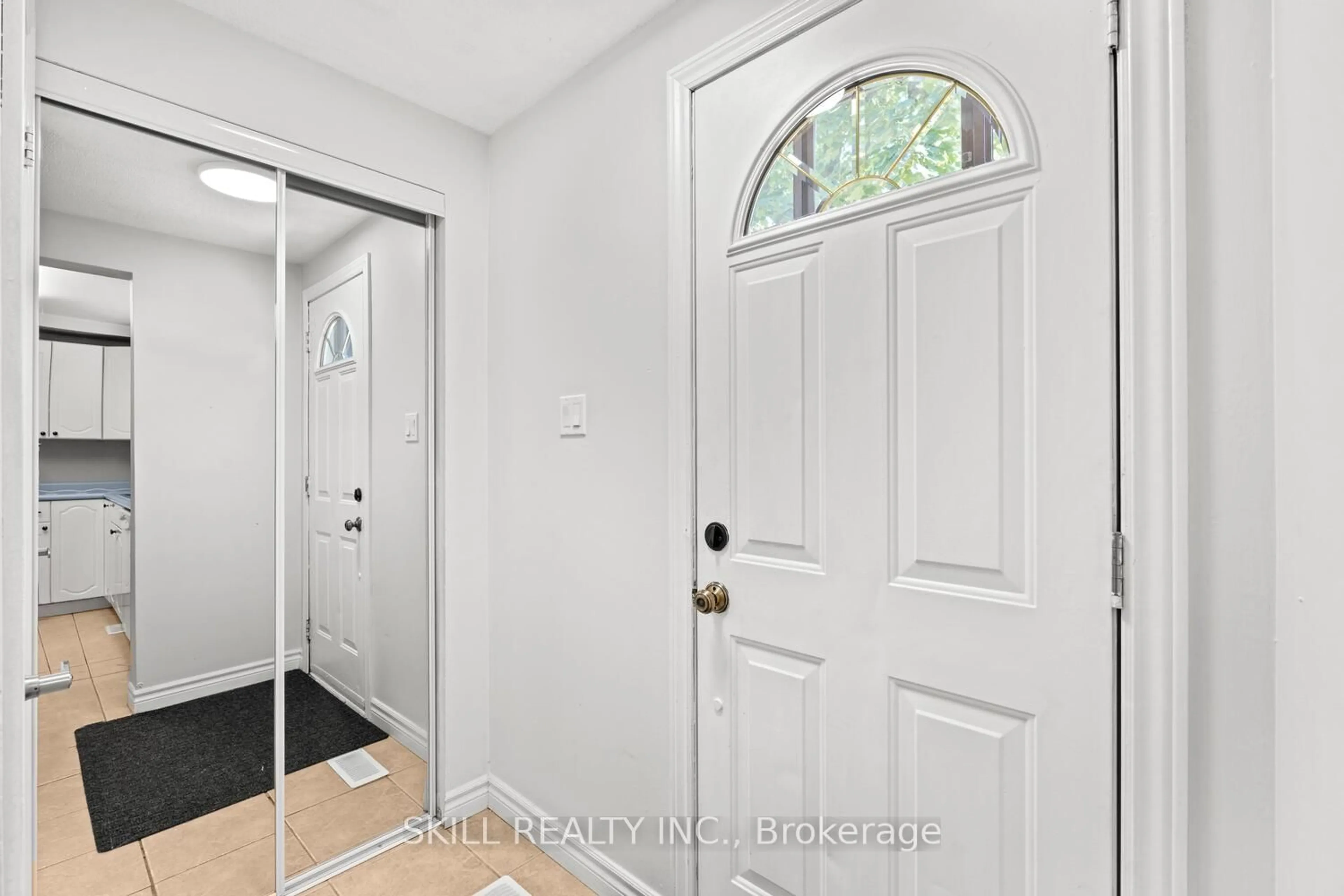 Indoor entryway for 151 Gateshead Cres #87, Hamilton Ontario L8G 3W1