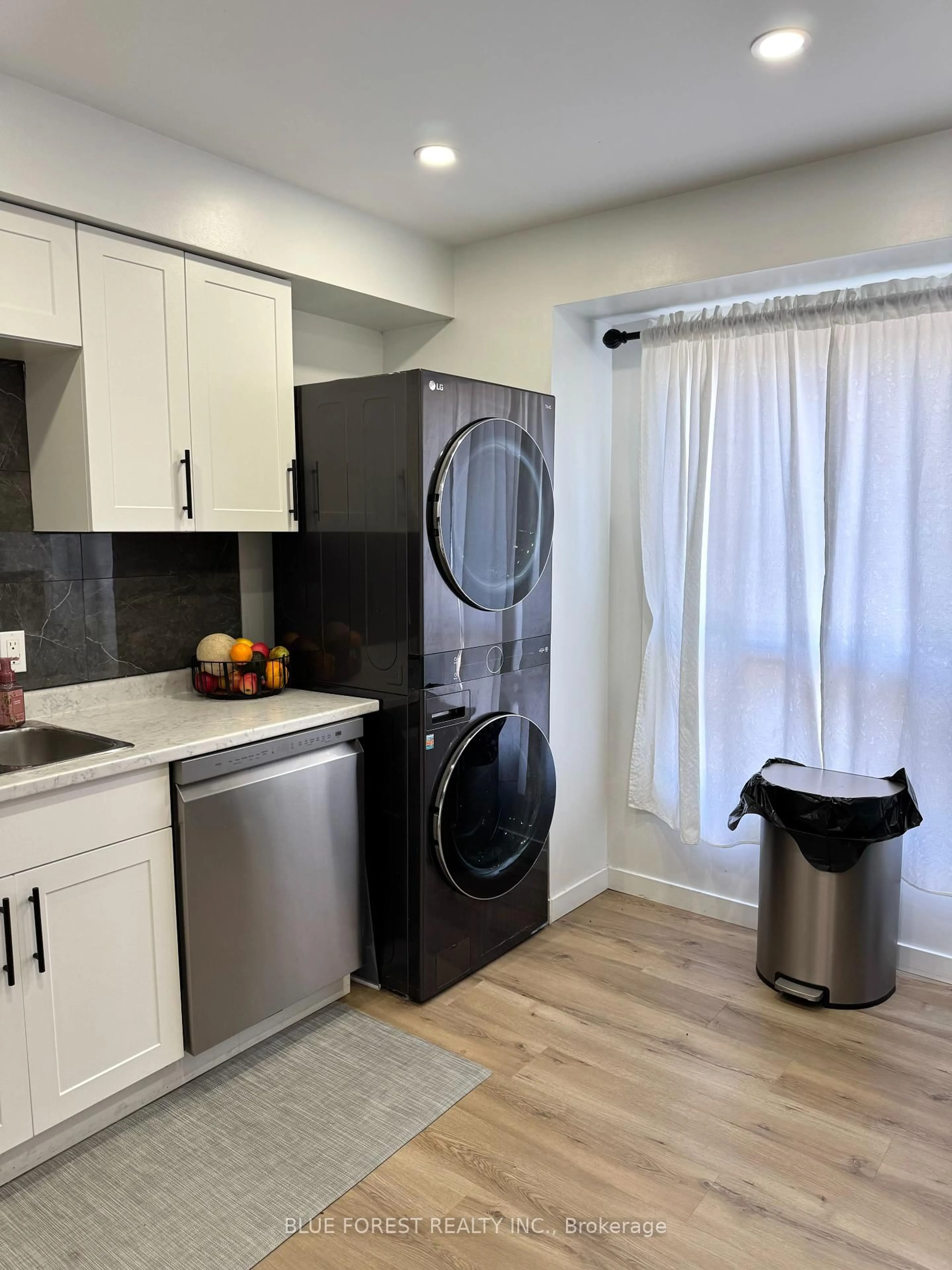 Kitchen with laundary machines, unknown for 595 THIRD St #55, London East Ontario N5V 2C2