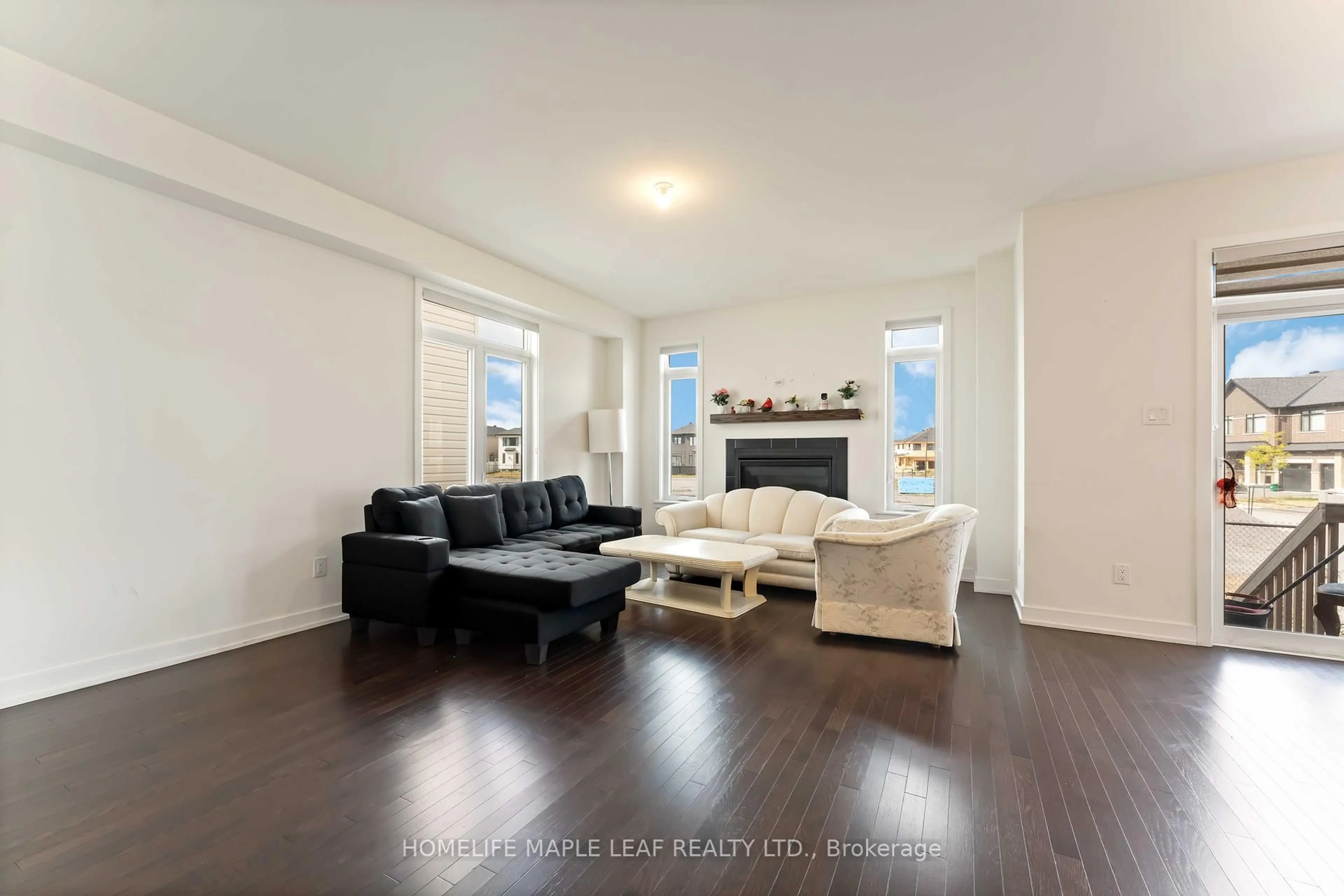 Living room with furniture, wood/laminate floor for 332 MONTICELLO Ave, Stittsville Ontario K2S 2S5