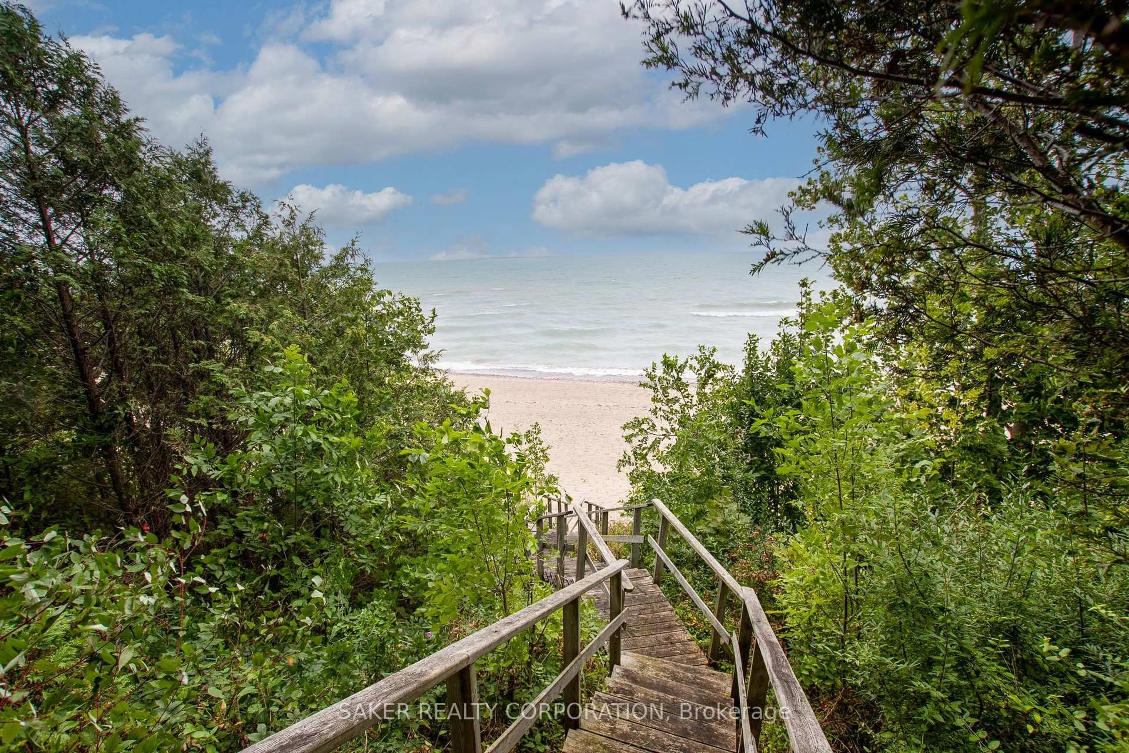 Stairs for 71247 Elizabeth St, Bluewater Ontario N0M 1N0