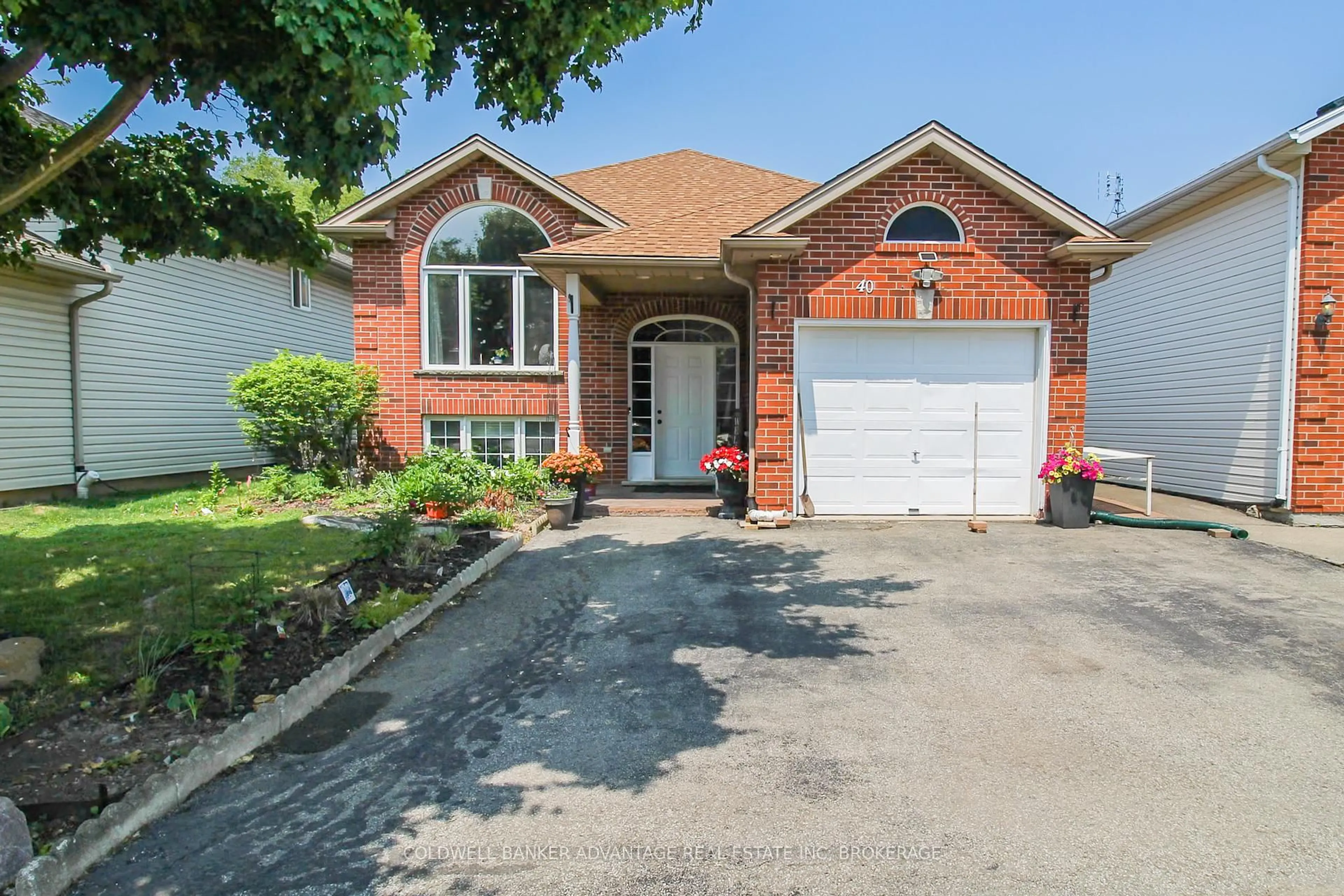 Home with brick exterior material, street for 40 Gretel Dr, Welland Ontario L3C 7H6