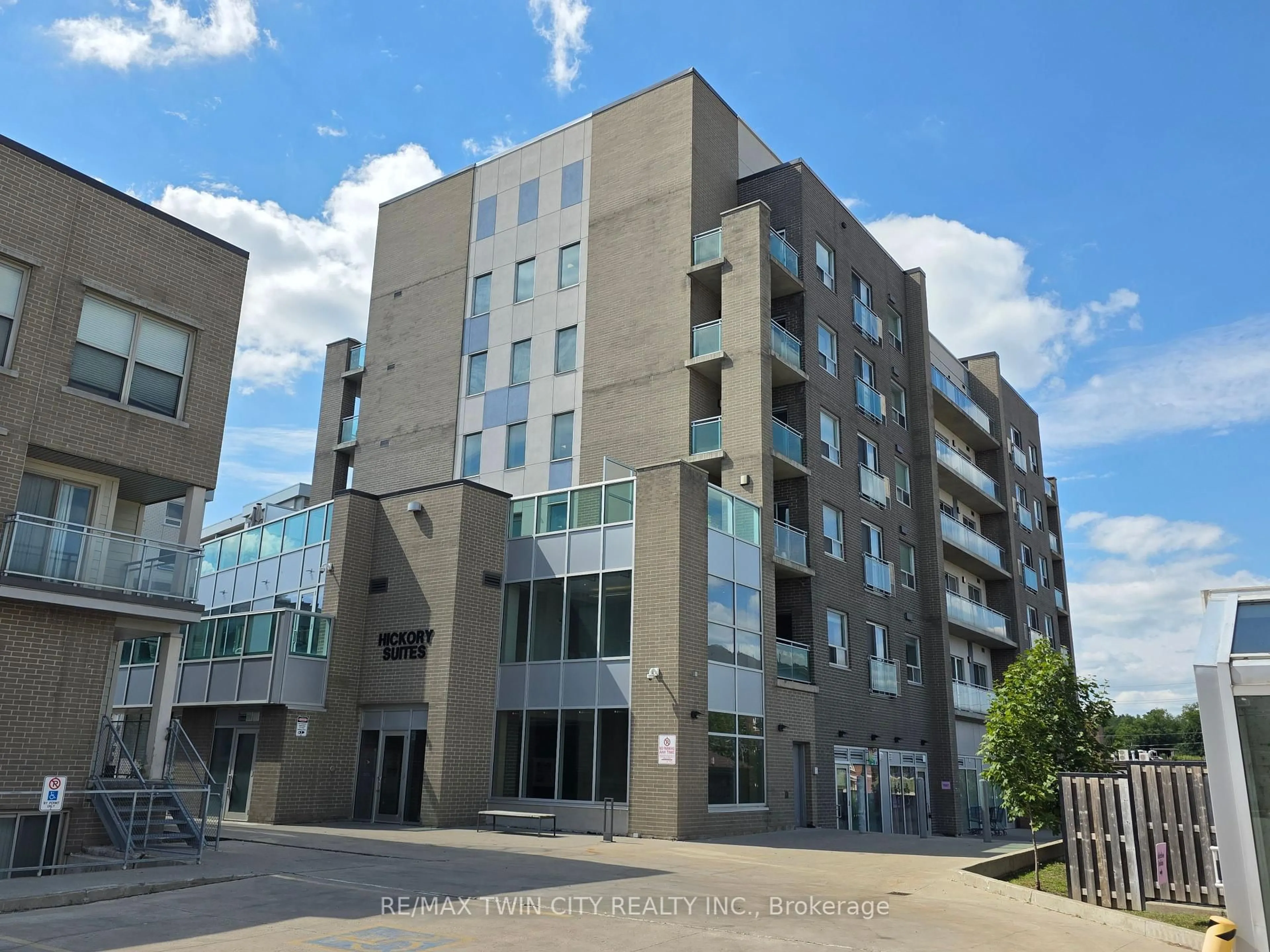 A pic from outside/outdoor area/front of a property/back of a property/a pic from drone, building for 62 Balsam St #H505, Waterloo Ontario N2L 3H2