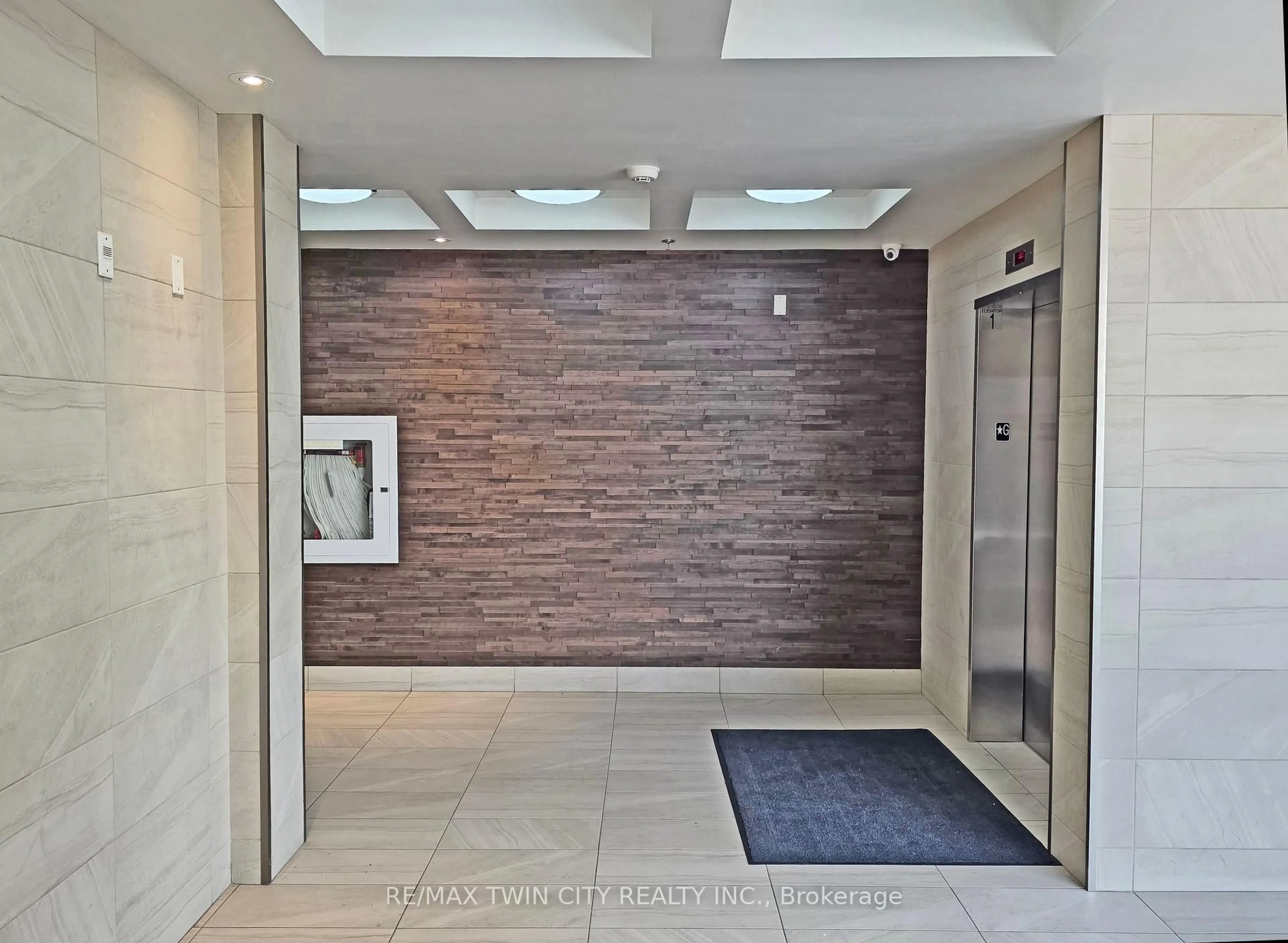 Indoor foyer for 62 Balsam St #H505, Waterloo Ontario N2L 3H2
