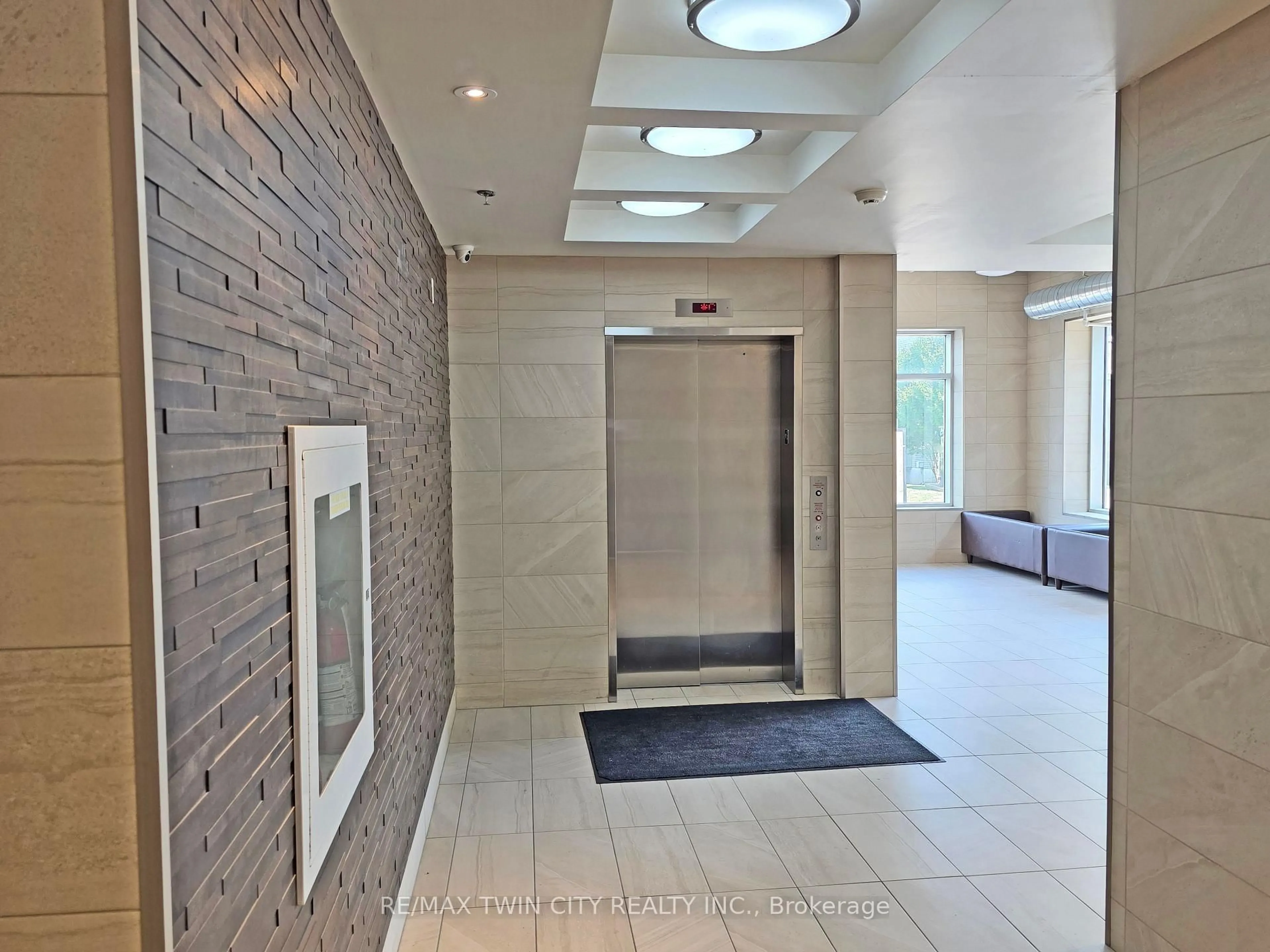 Indoor foyer for 62 Balsam St #H505, Waterloo Ontario N2L 3H2