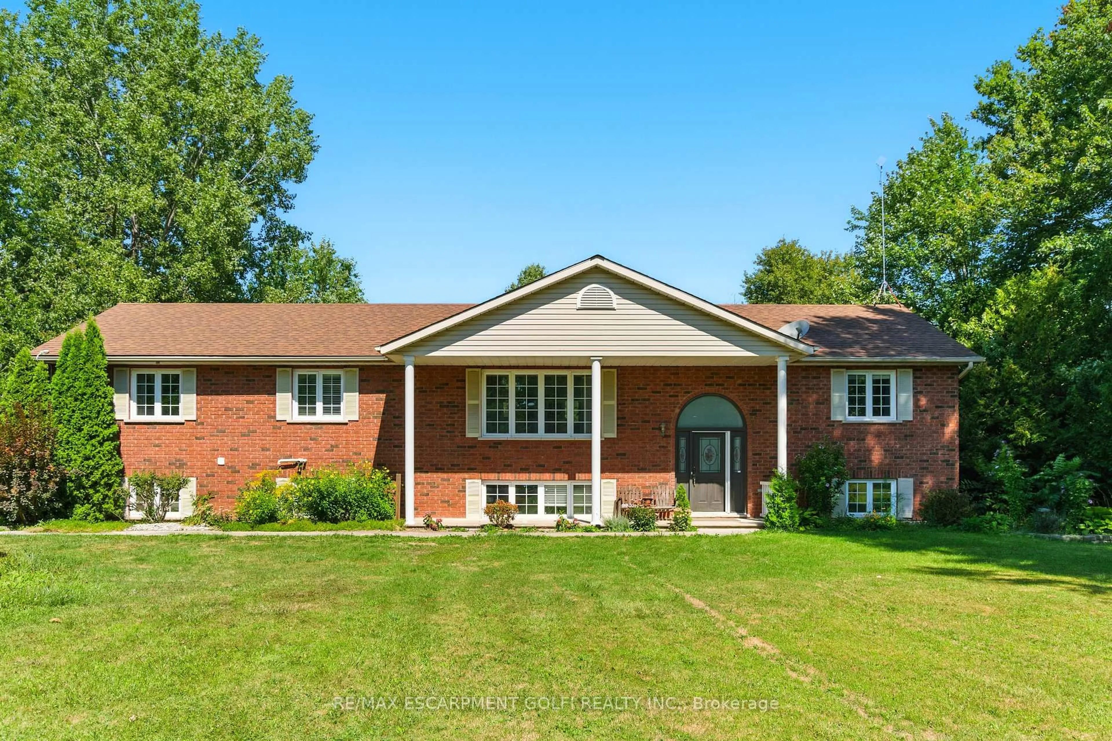 Home with brick exterior material, street for 922 Bird Rd, Haldimand Ontario N1A 2W5