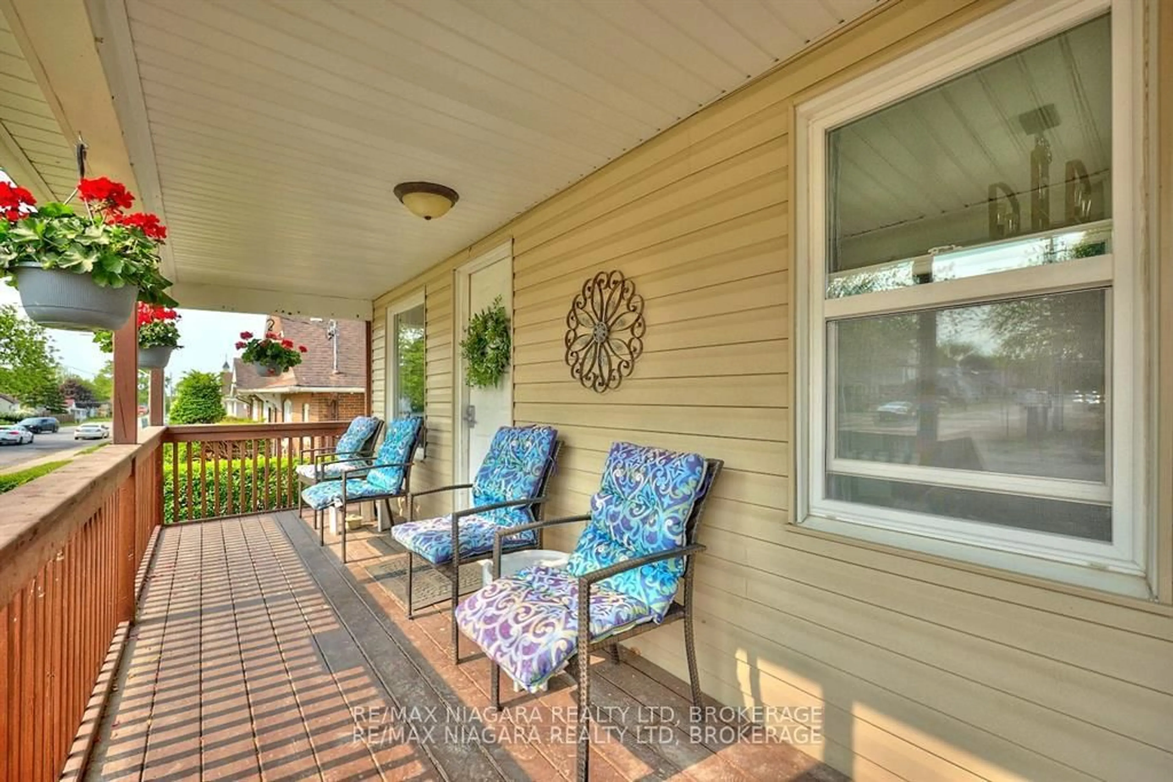 Patio, street for 5983 Franklin Ave, Niagara Falls Ontario L2G 4Y7