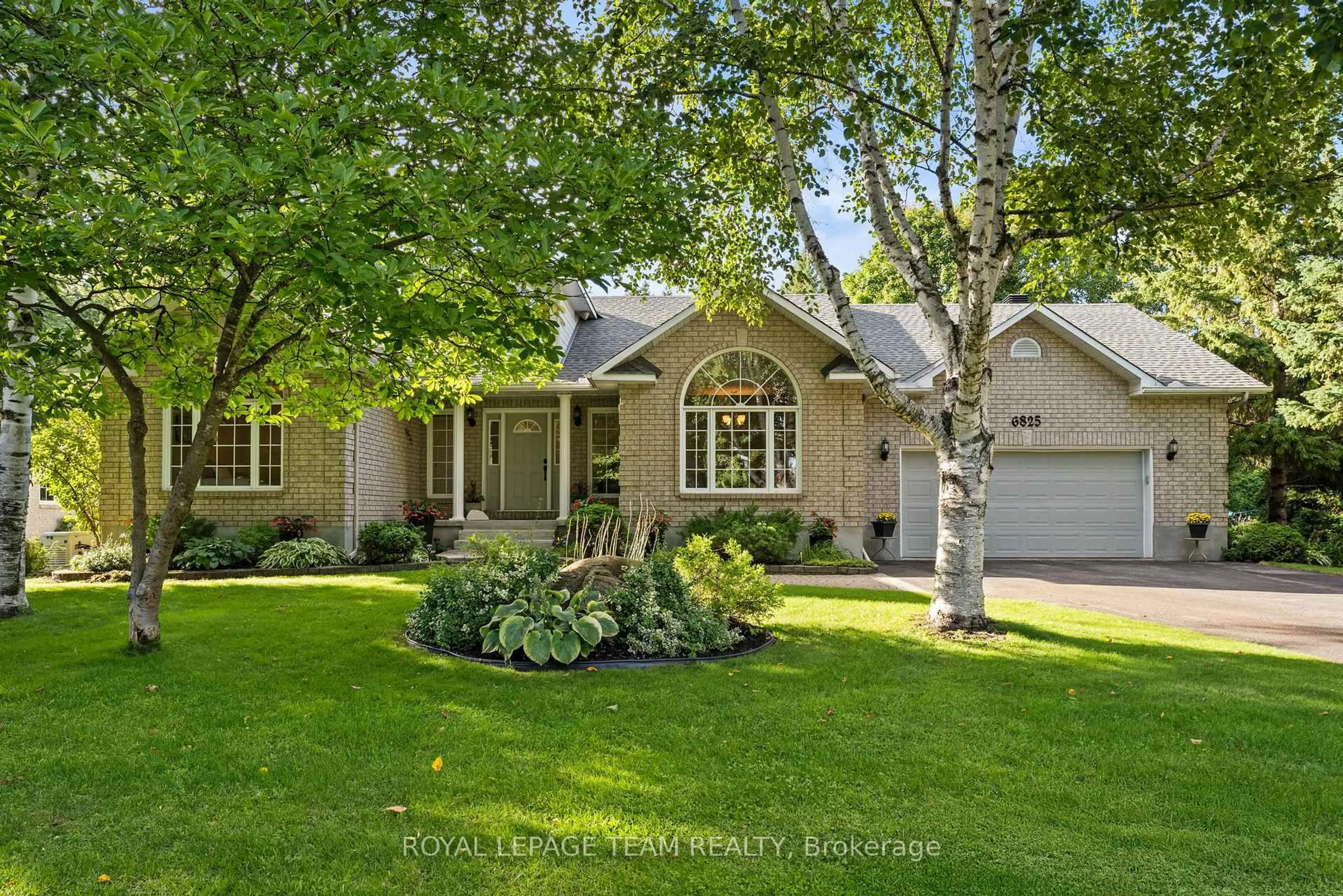 Home with brick exterior material, street for 6825 Sunset Blvd, Greely Ontario K4P 1M6