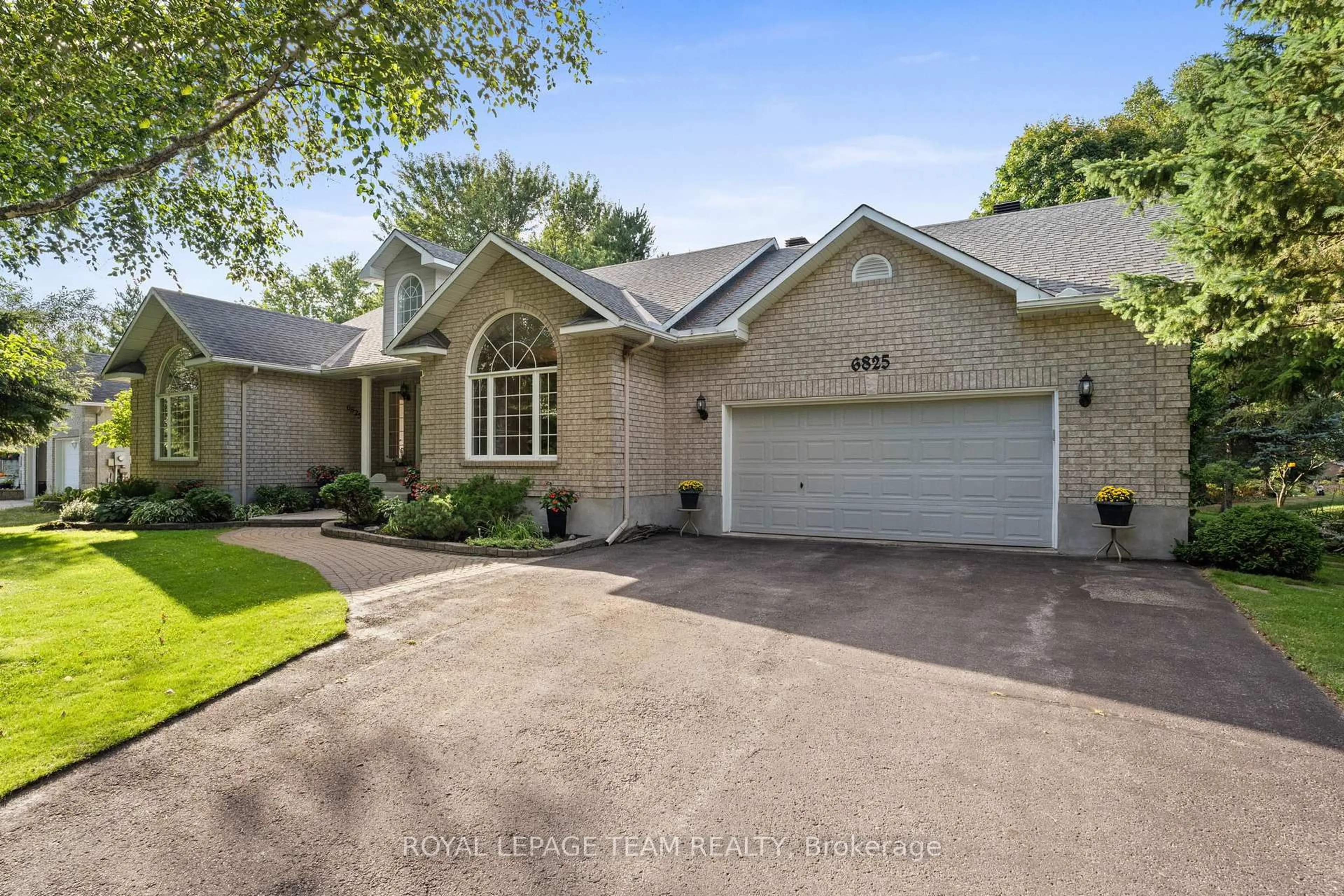 Home with brick exterior material, street for 6825 Sunset Blvd, Greely Ontario K4P 1M6