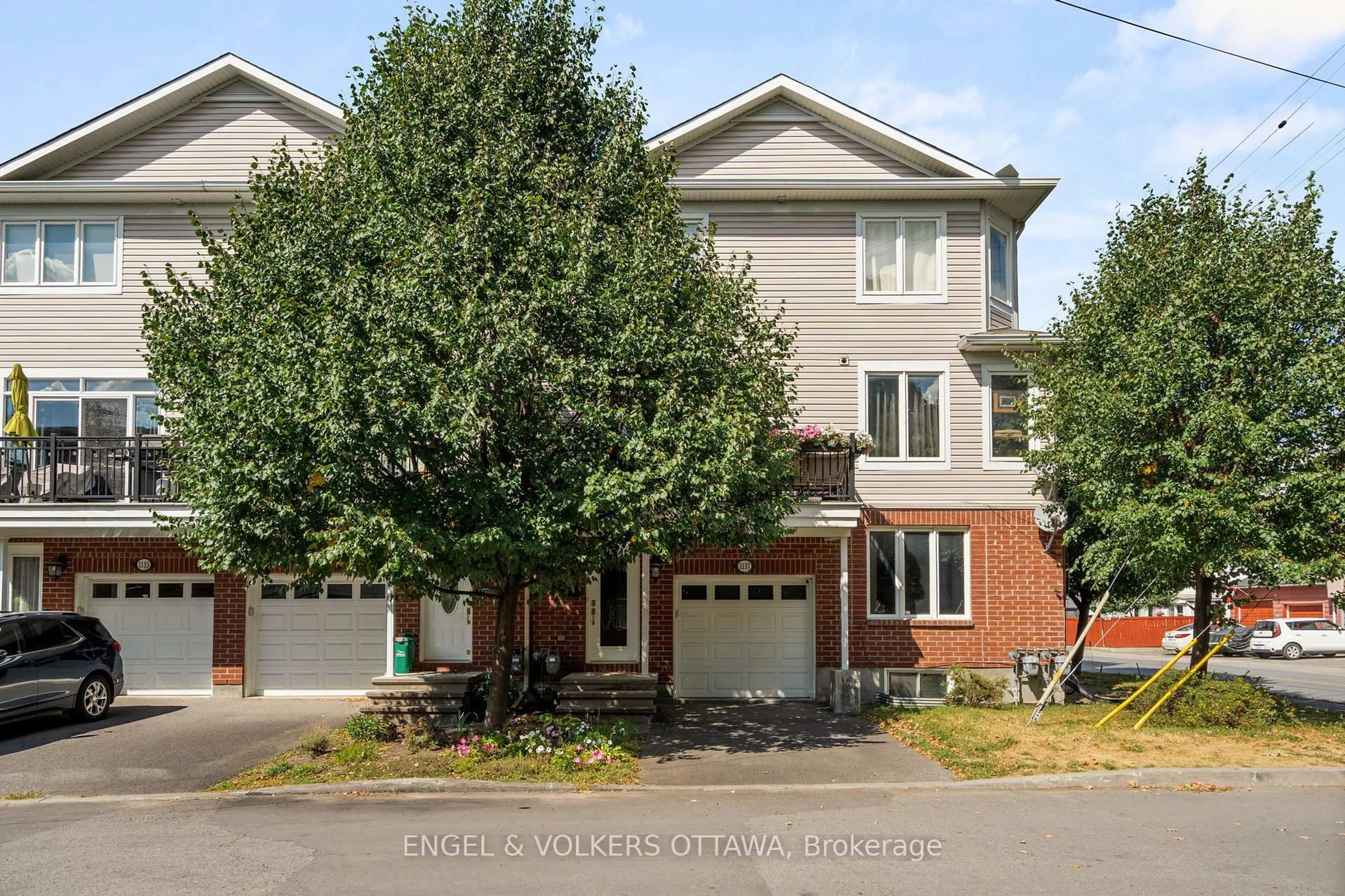 Home with brick exterior material, street for 1137 Rockingham Ave, Ottawa Ontario K1H 8A4
