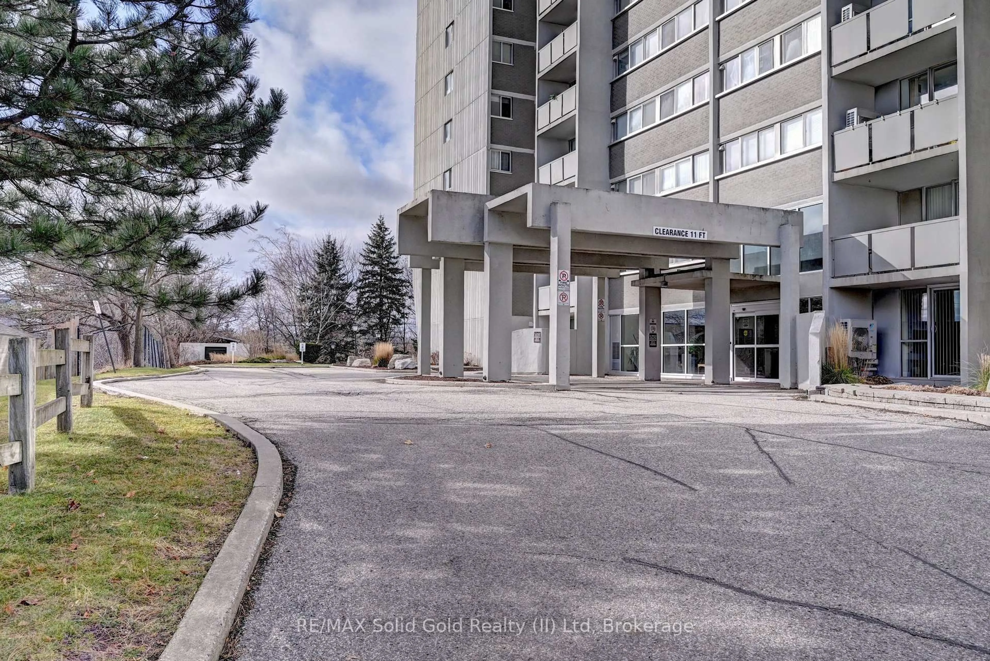 Indoor foyer for 375 King St #1502, Waterloo Ontario N2J 4L6