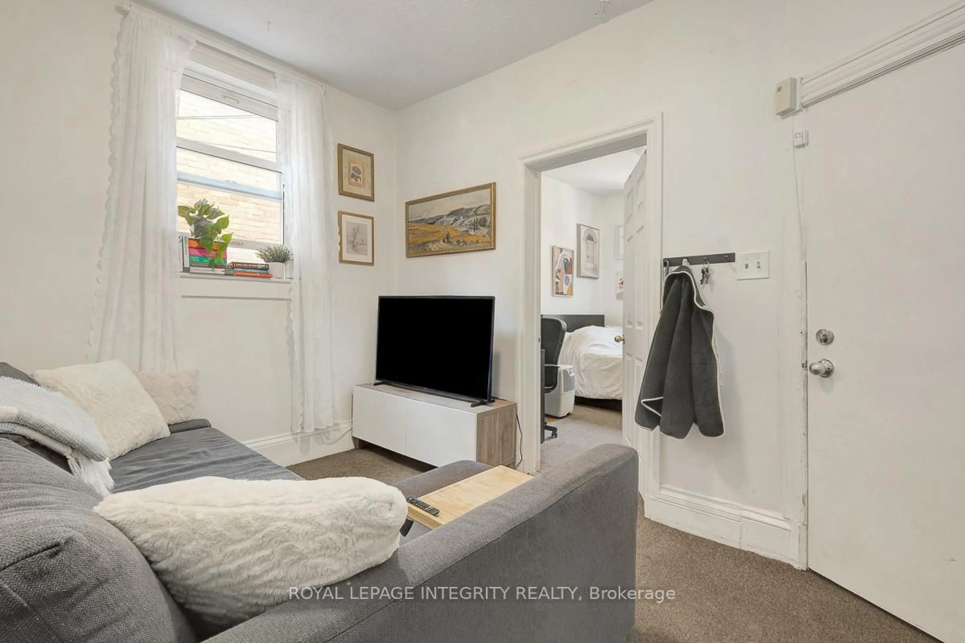 A pic of a room for 199 Henderson Ave, Ottawa Ontario K1N 7P7