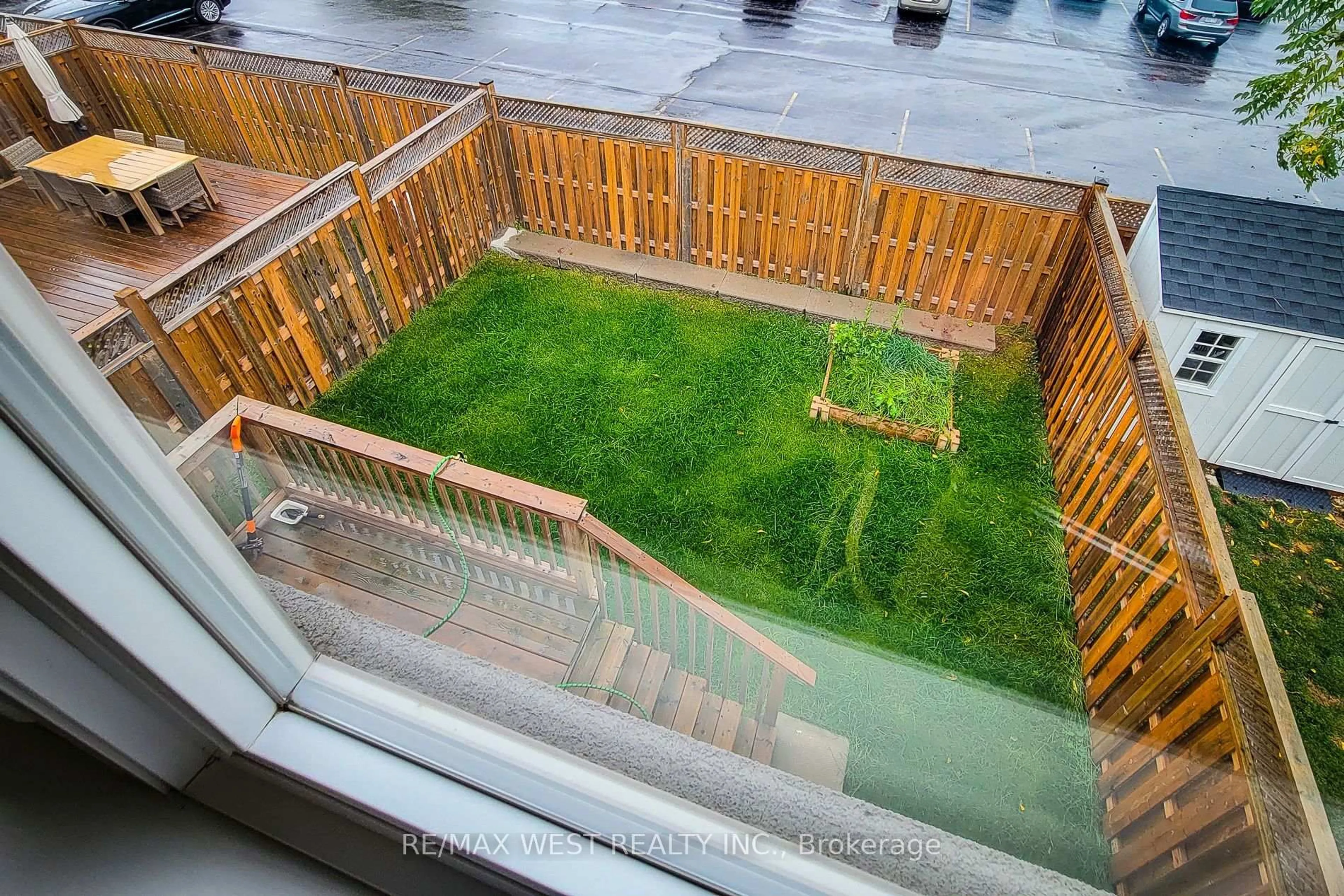 A pic from outside/outdoor area/front of a property/back of a property/a pic from drone, city buildings view from balcony for 13 Lindsay Way, Grimsby Ontario L3M 0H6
