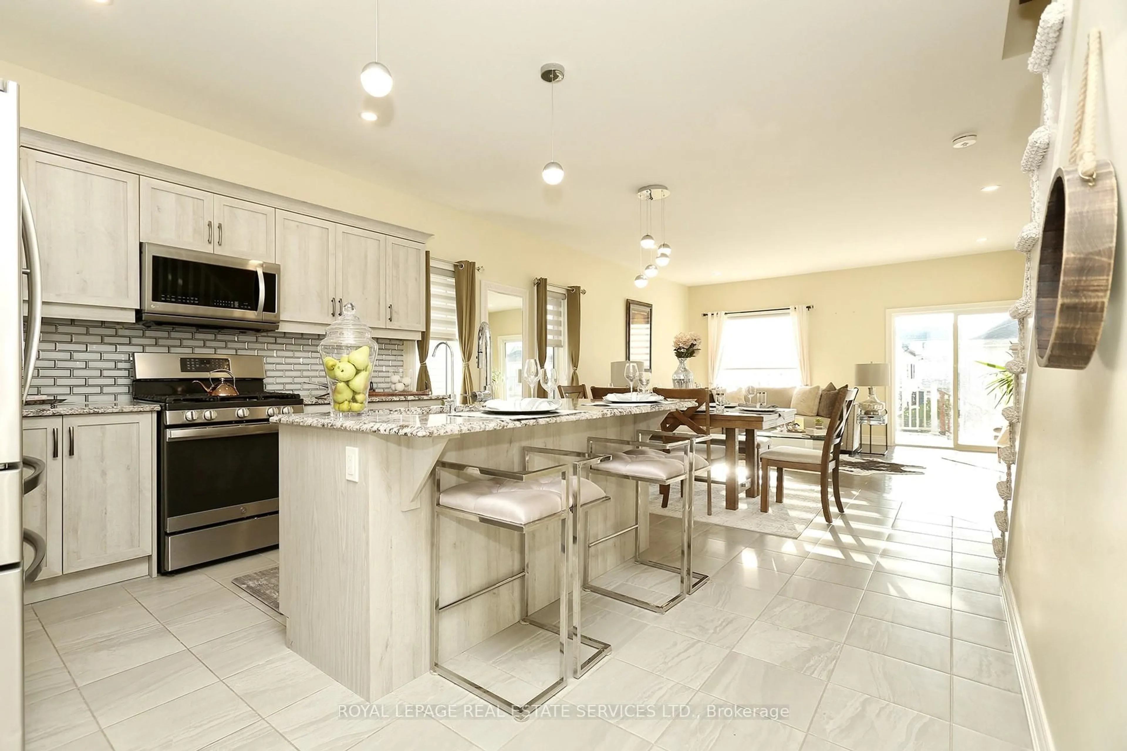 Open concept kitchen, ceramic/tile floor for 869 Burwell St, Fort Erie Ontario L2A 1N1