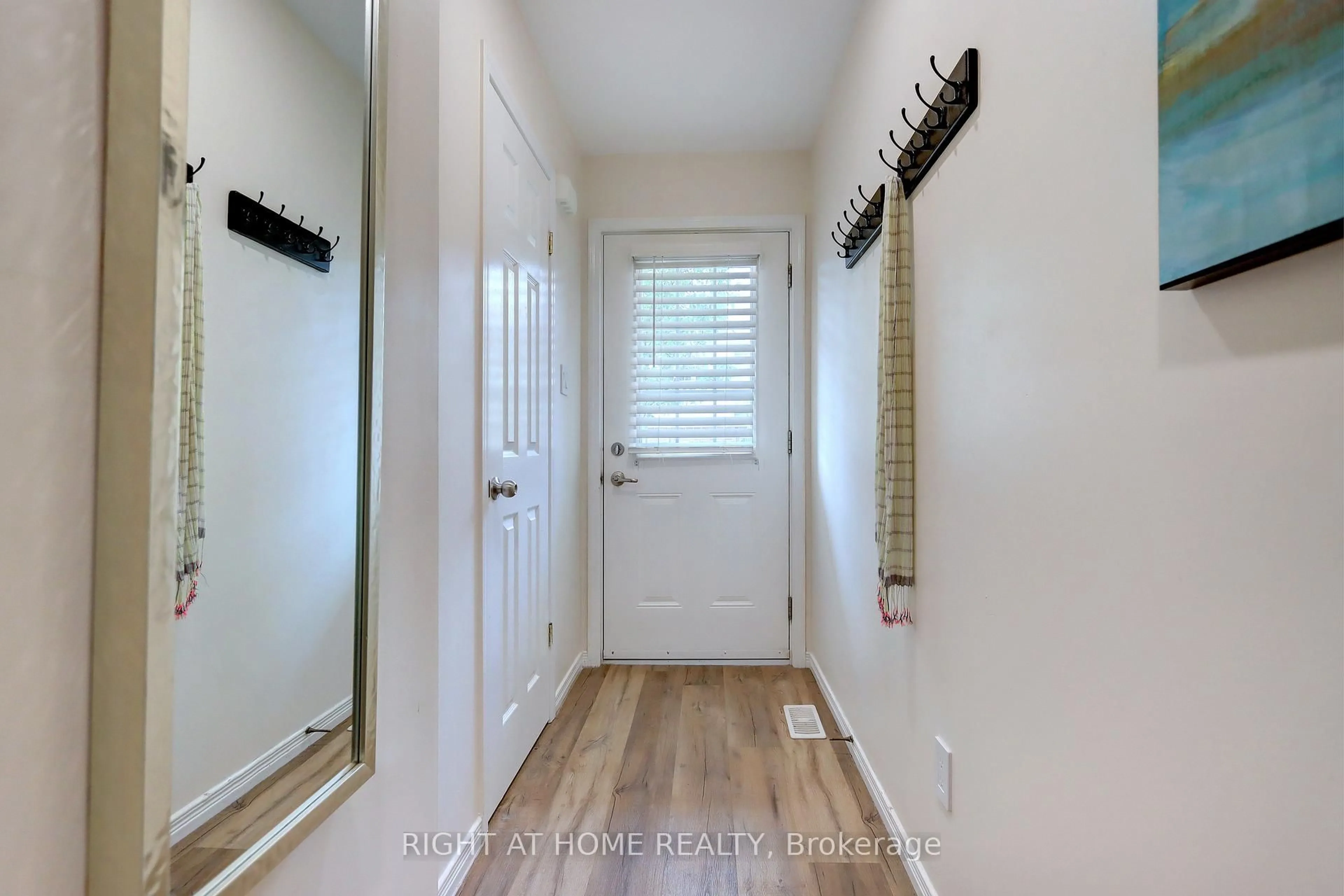 Indoor entryway for 355 Fisher Mills Rd #74, Cambridge Ontario N3C 4N5