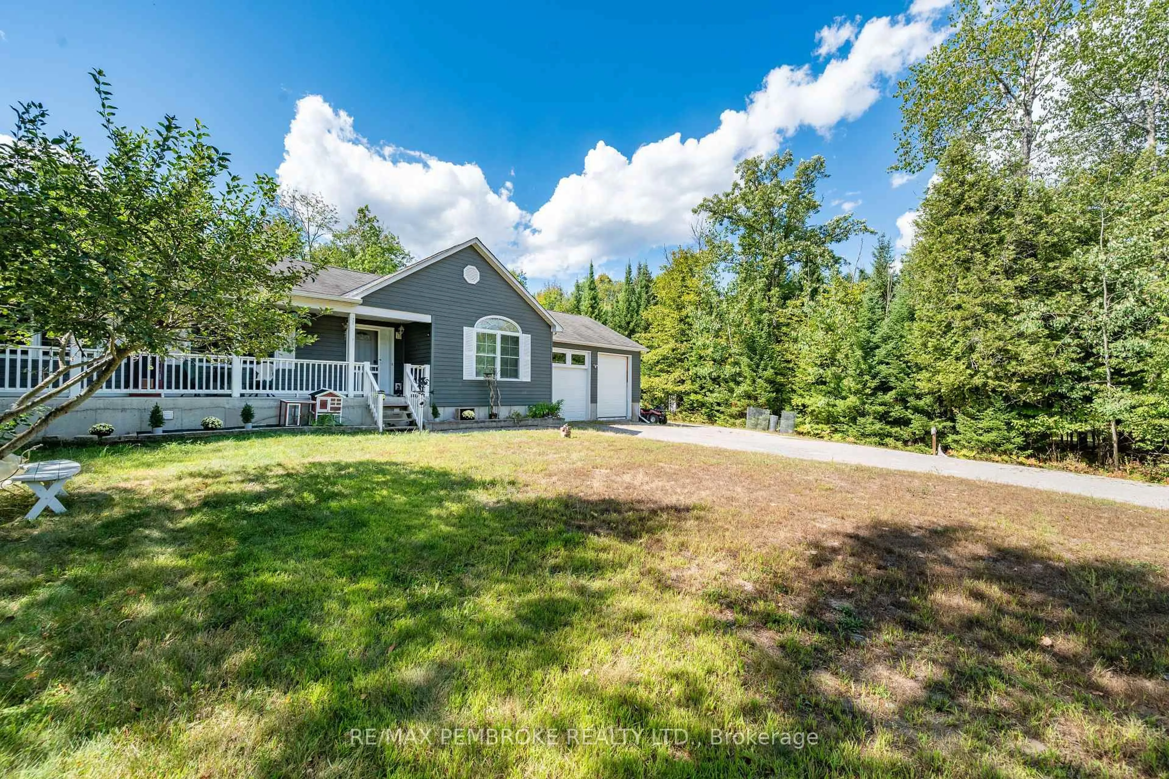A pic from outside/outdoor area/front of a property/back of a property/a pic from drone, unknown for 625 Forest Park Rd, Pembroke Ontario K8A 6W2